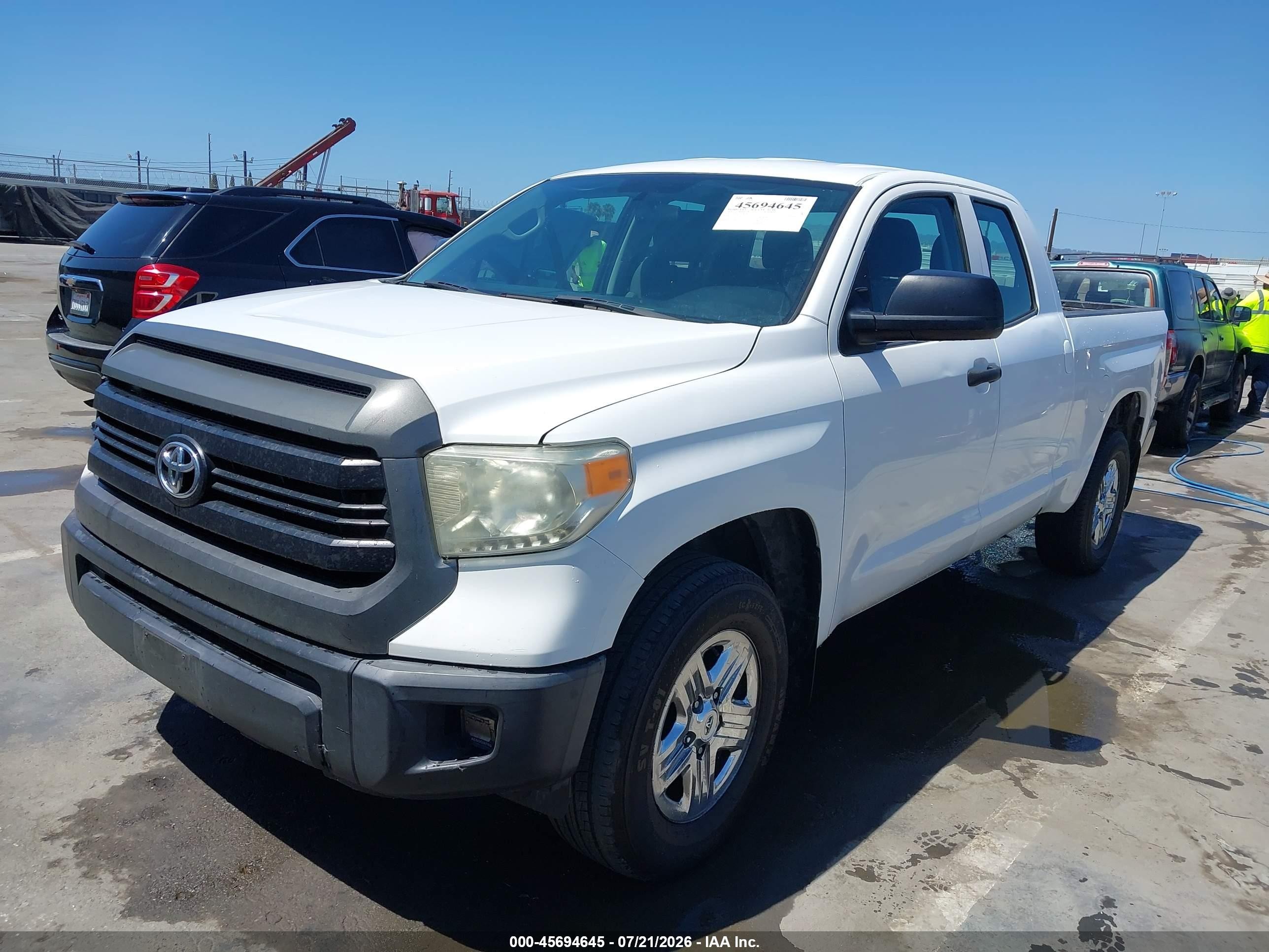 2015 Toyota Tundra Sr 4.6l V8 White vin: 5TFRM5F12FX083309