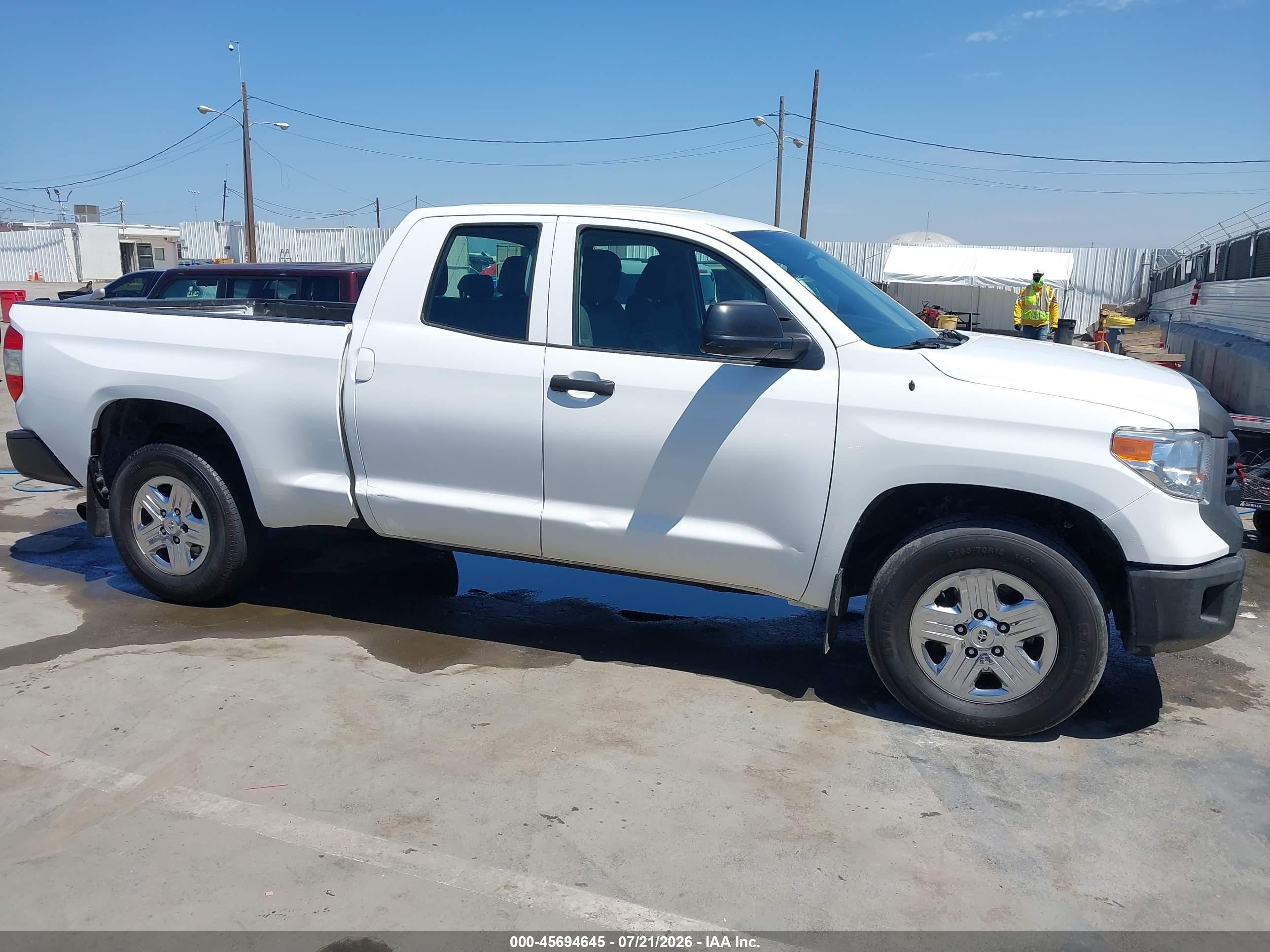2015 Toyota Tundra Sr 4.6l V8 White vin: 5TFRM5F12FX083309
