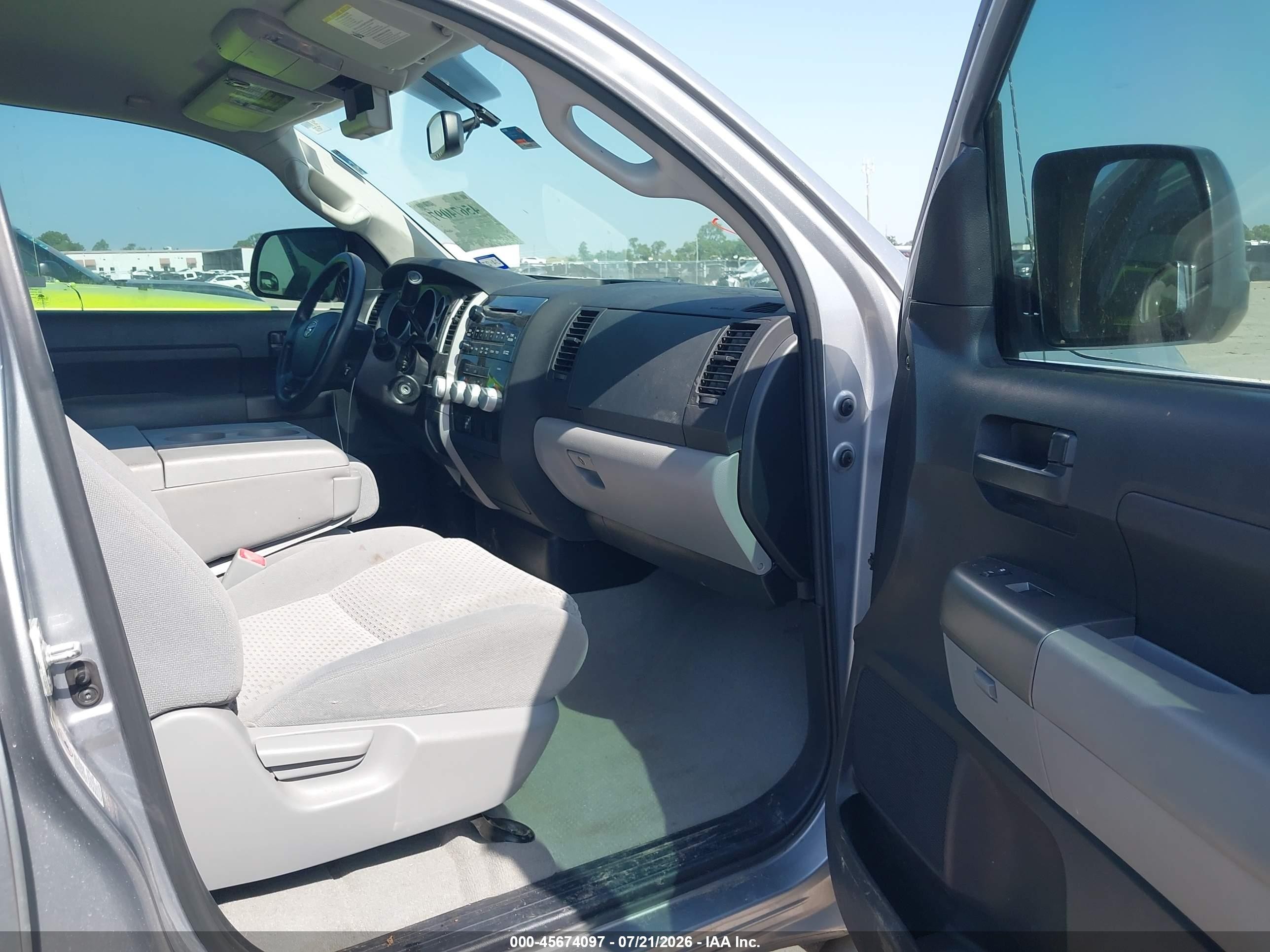 2011 Toyota Tundra Grade 4.6l V8 Silver vin: 5TFRM5F13BX027261