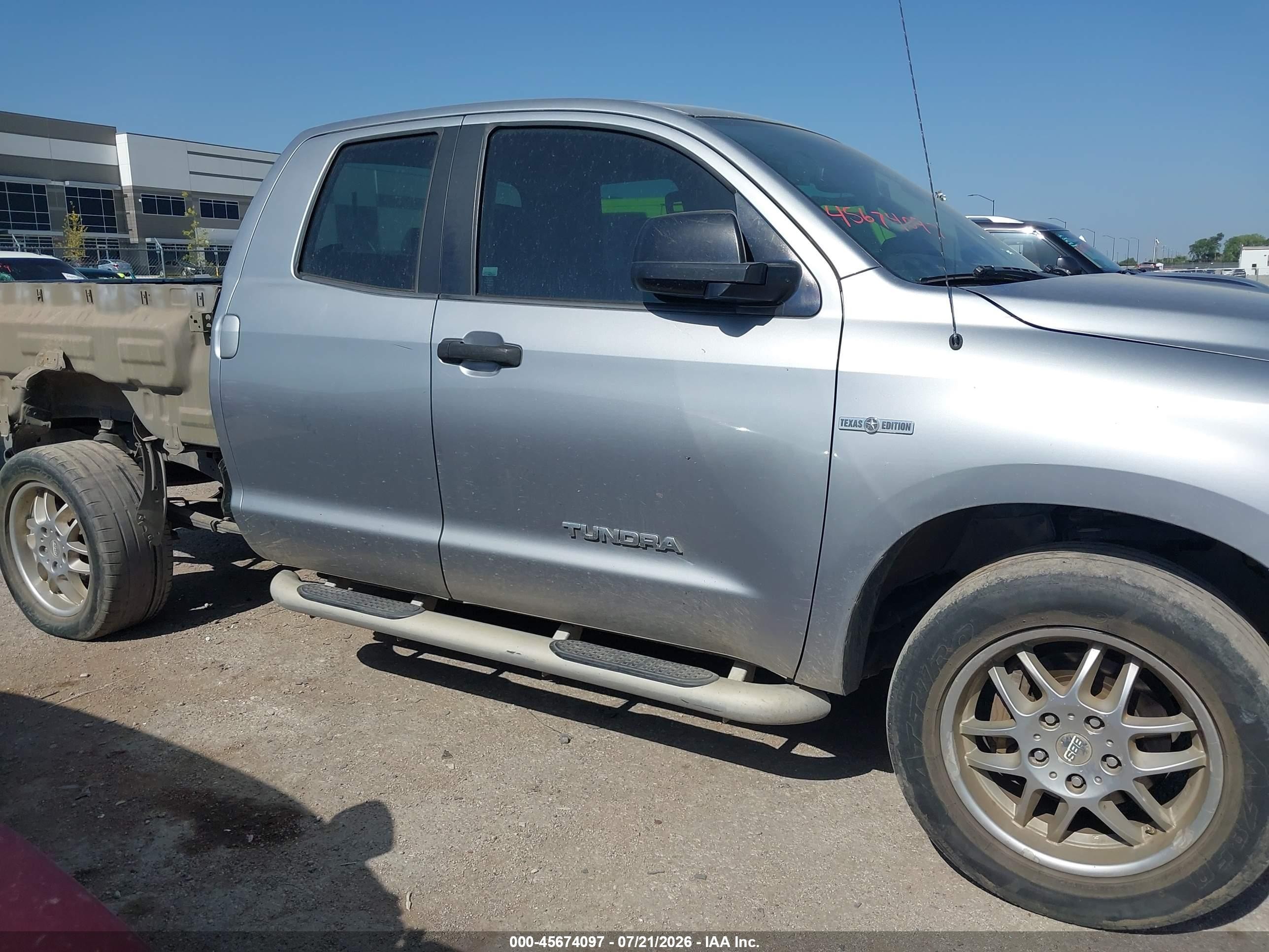 2011 Toyota Tundra Grade 4.6l V8 Silver vin: 5TFRM5F13BX027261