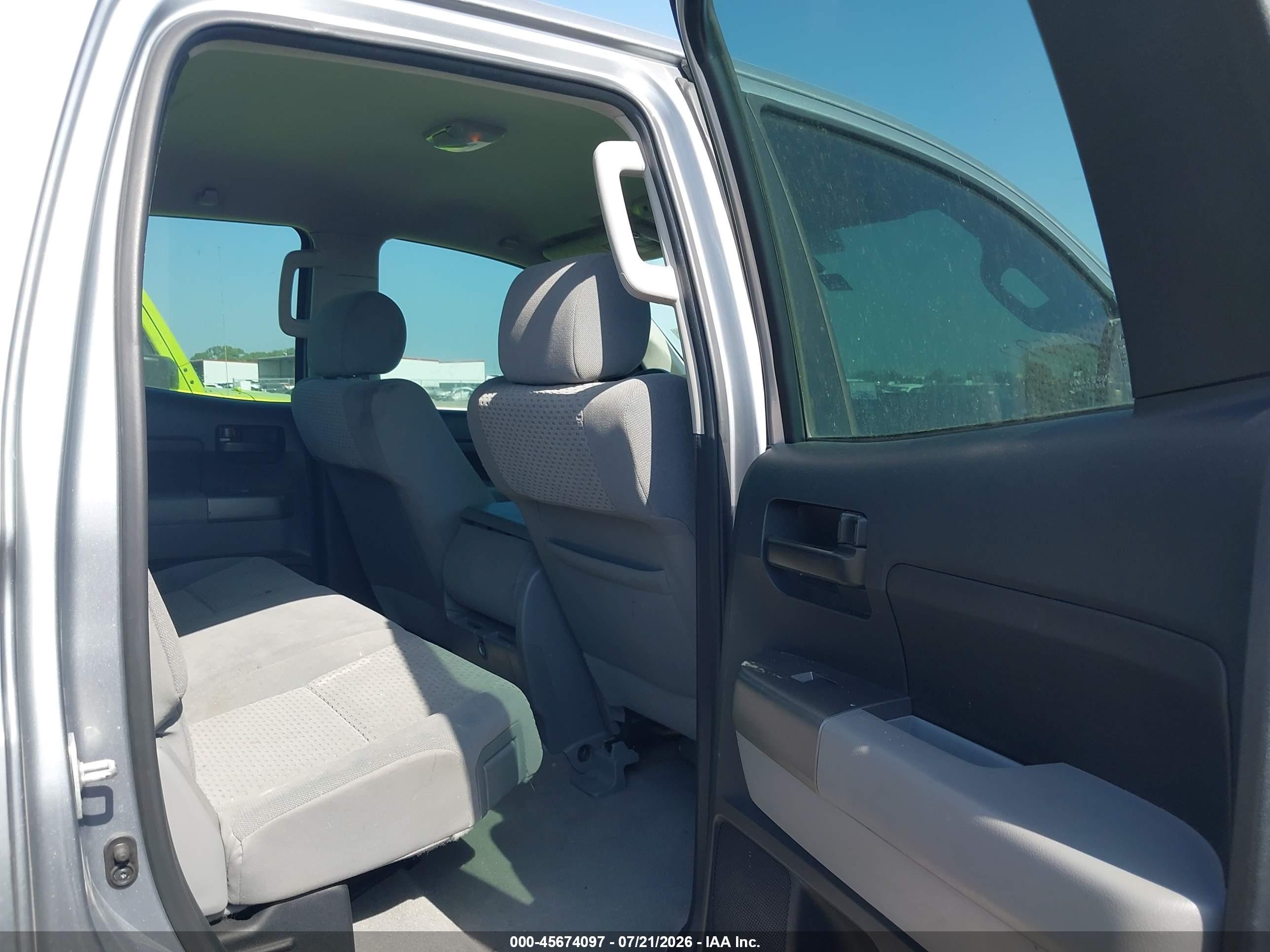 2011 Toyota Tundra Grade 4.6l V8 Silver vin: 5TFRM5F13BX027261