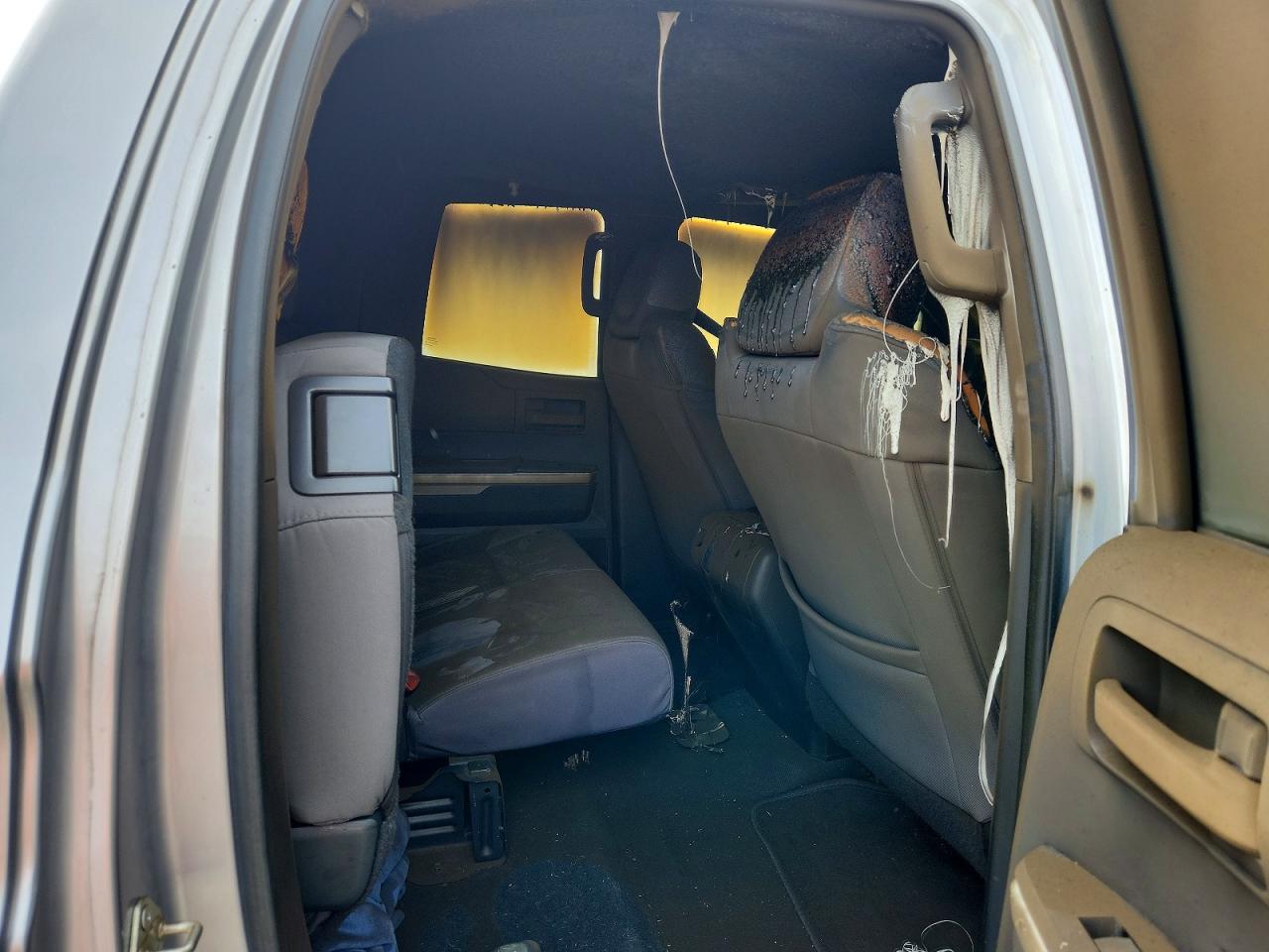 2014 Toyota Tundra Sr5 Серебряный vin: 5TFRM5F13EX070082