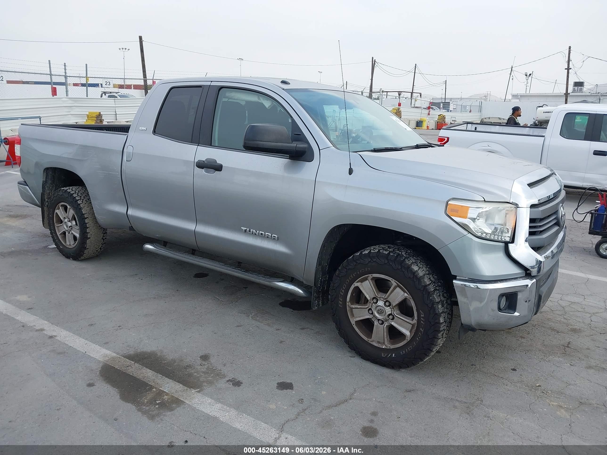 2014 Toyota Tundra Sr5 4.6l V8 Silver vin: 5TFRM5F13EX075394