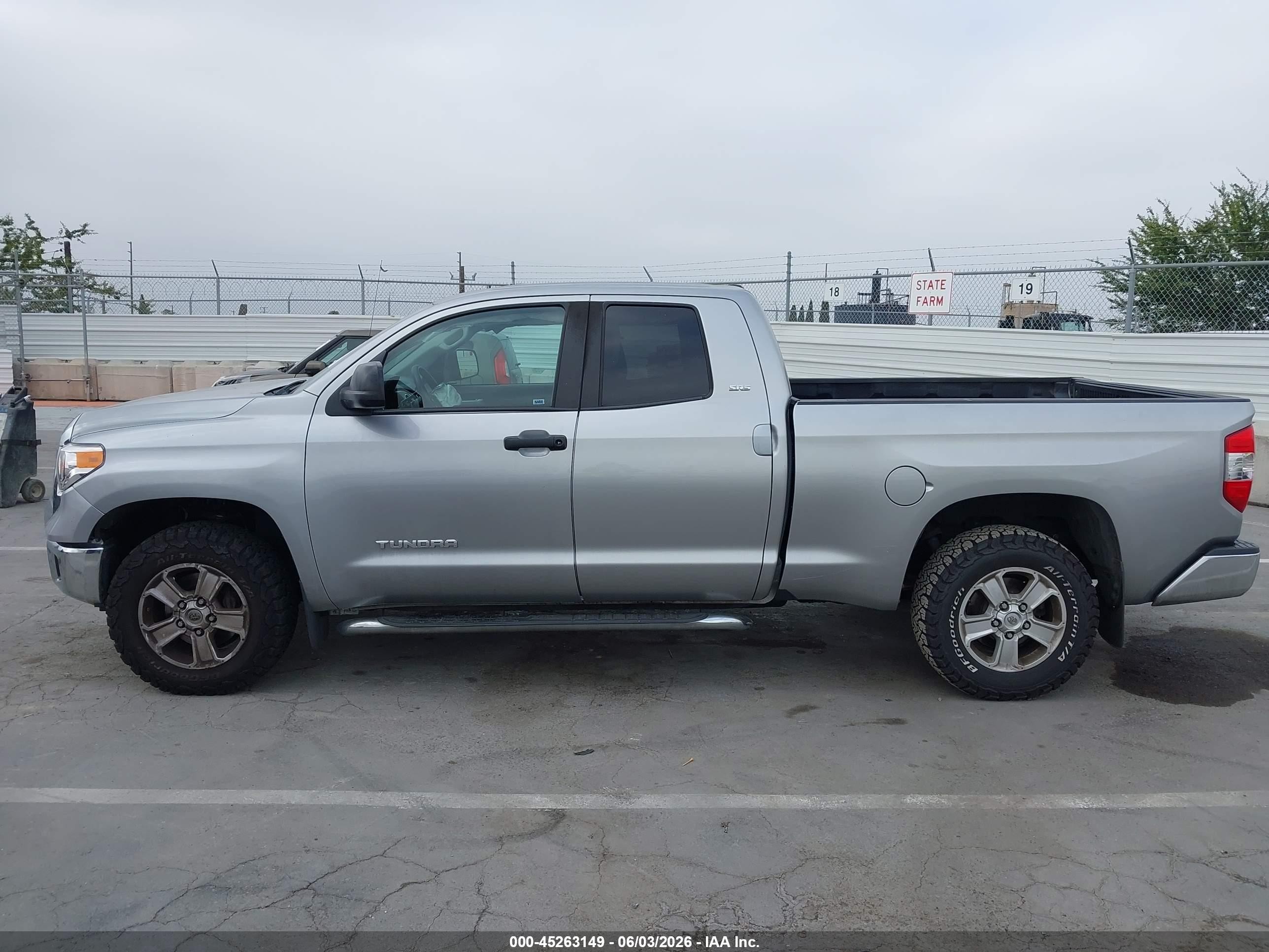2014 Toyota Tundra Sr5 4.6l V8 Silver vin: 5TFRM5F13EX075394