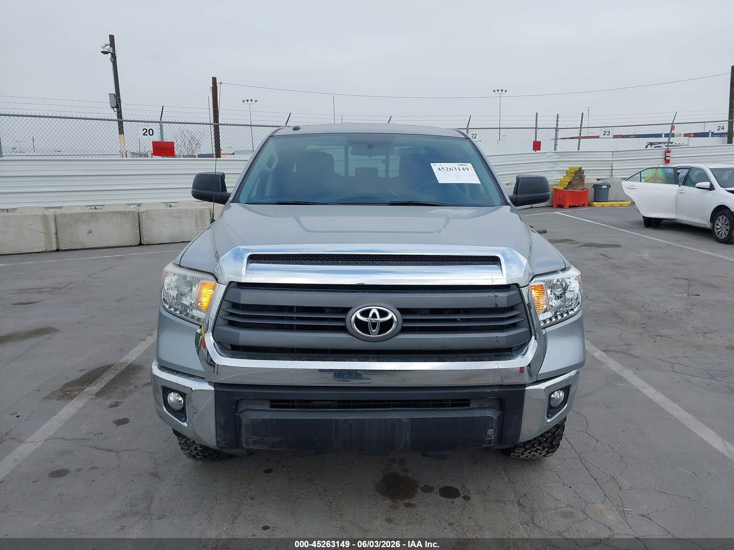 2014 Toyota Tundra Sr5 4.6l V8 Silver vin: 5TFRM5F13EX075394