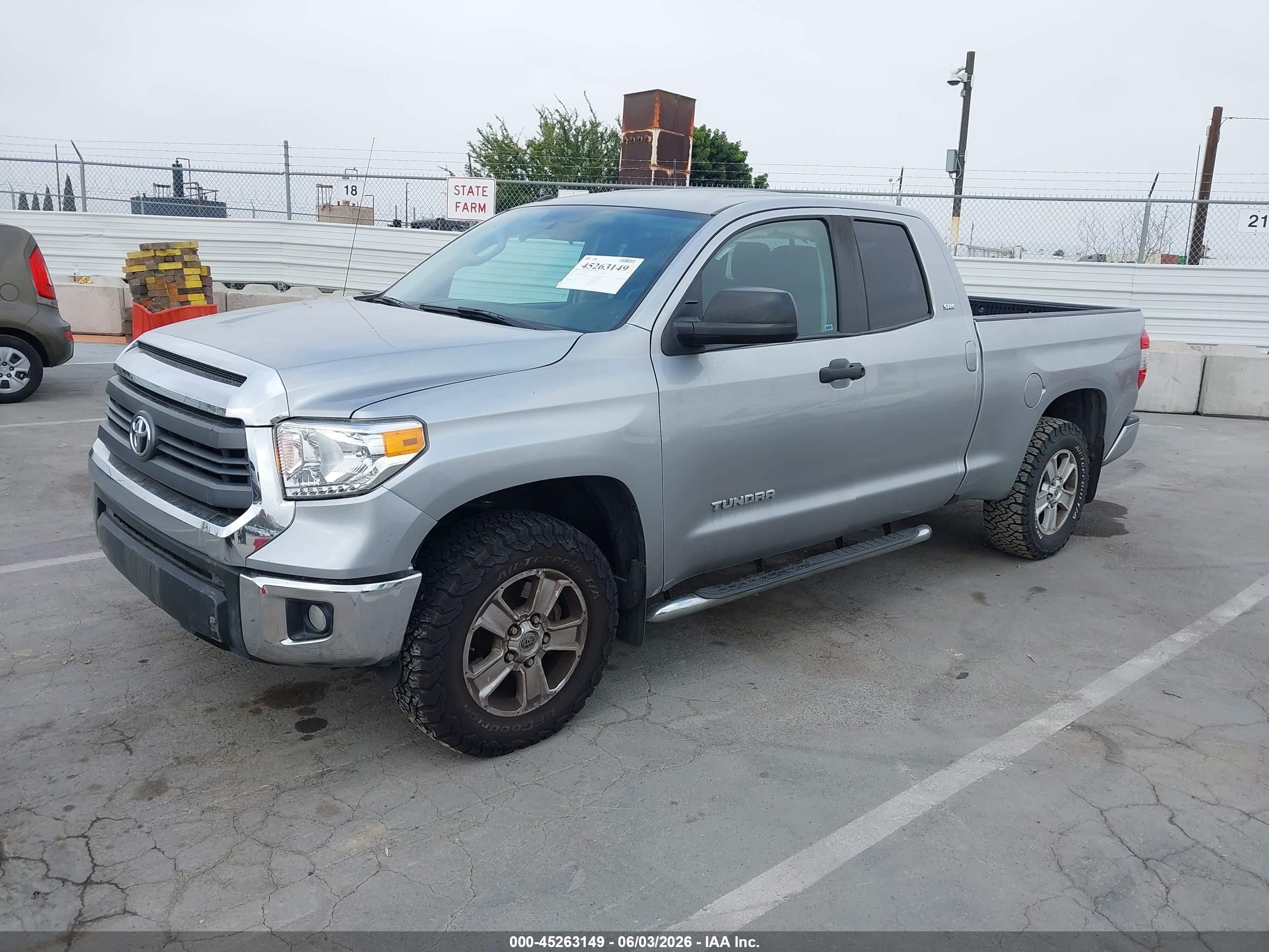 2014 Toyota Tundra Sr5 4.6l V8 Silver vin: 5TFRM5F13EX075394