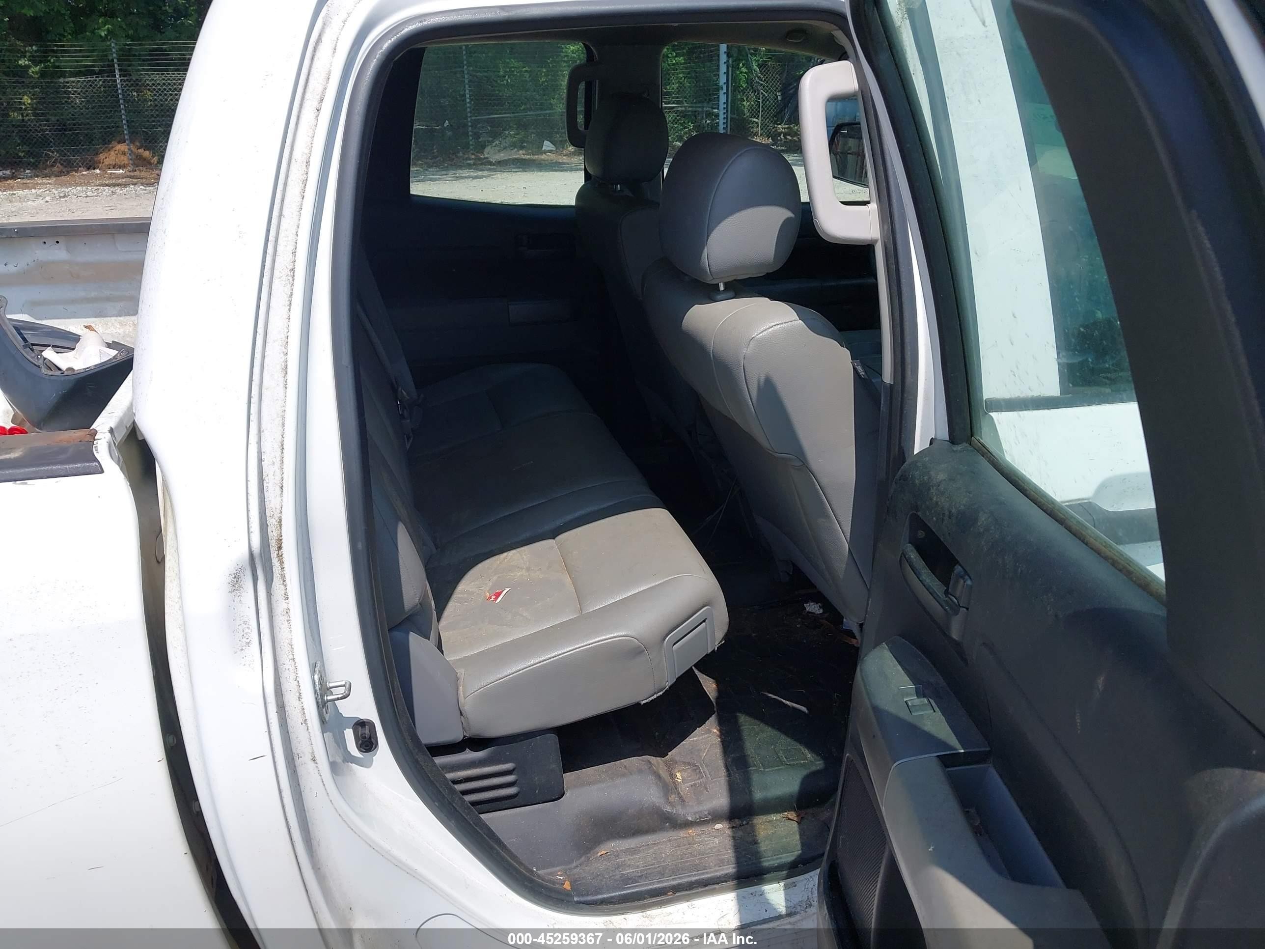 2011 Toyota Tundra Grade 4.6l V8 White vin: 5TFRM5F14BX024014