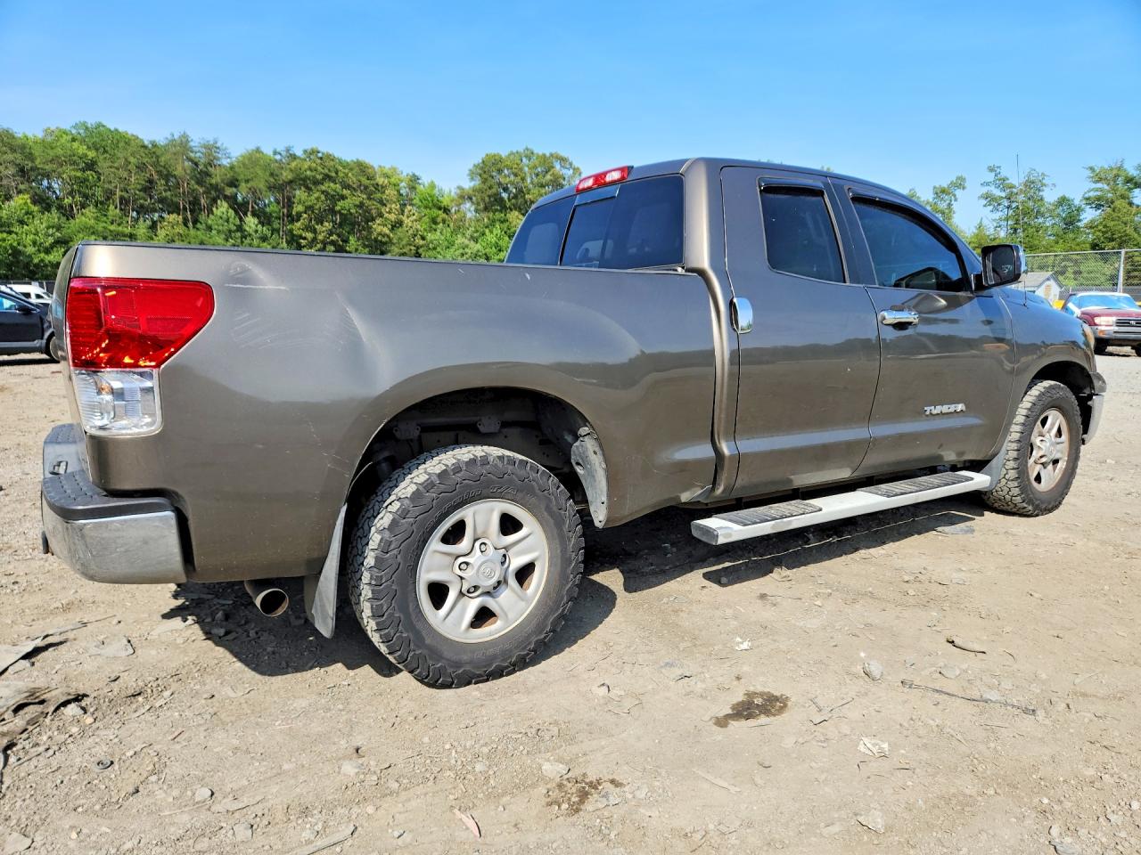 2011 Toyota Tundra Double Cab Sr5 Brown vin: 5TFRM5F14BX028239