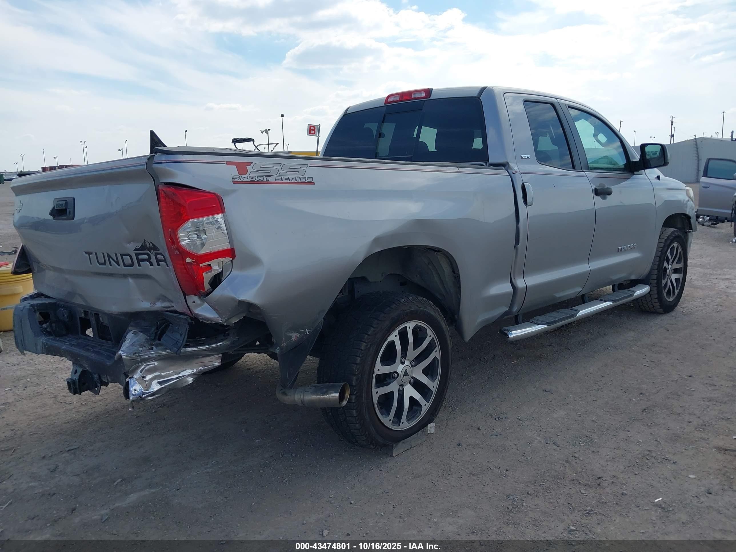 2018 Toyota Tundra Sr5 4.6l V8 Серебряный vin: 5TFRM5F14JX125410