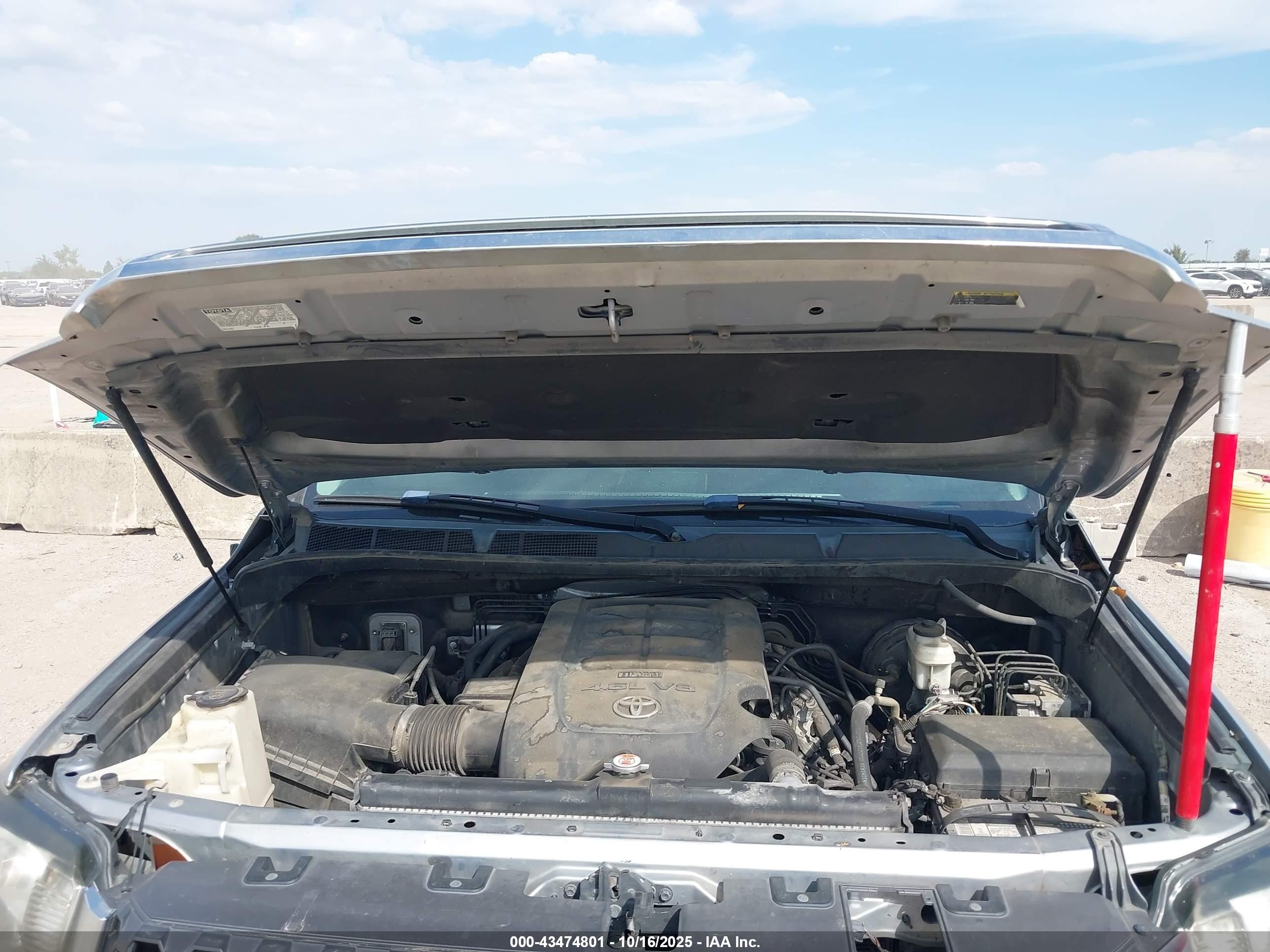2018 Toyota Tundra Sr5 4.6l V8 Серебряный vin: 5TFRM5F14JX125410