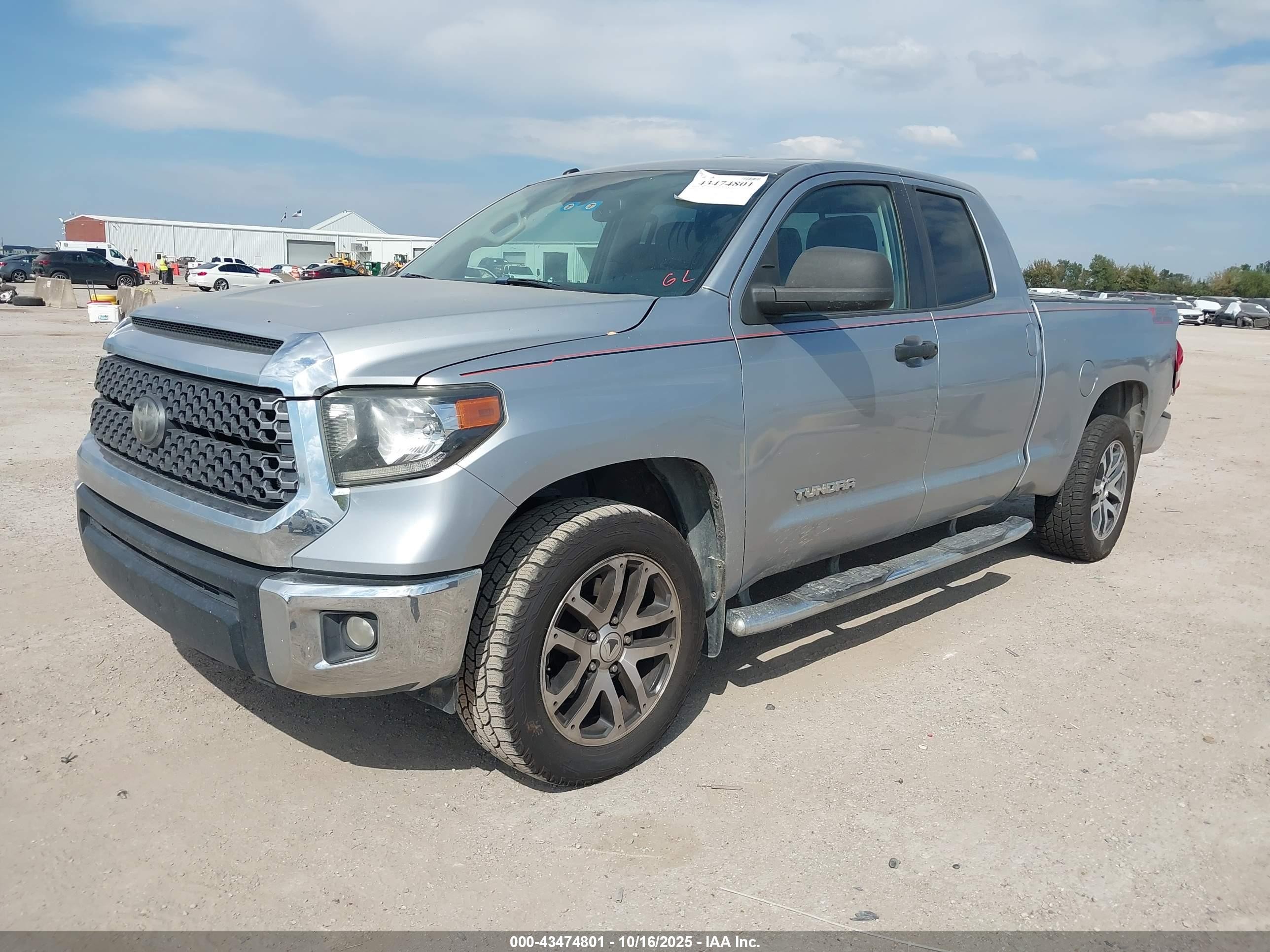 2018 Toyota Tundra Sr5 4.6l V8 Серебряный vin: 5TFRM5F14JX125410