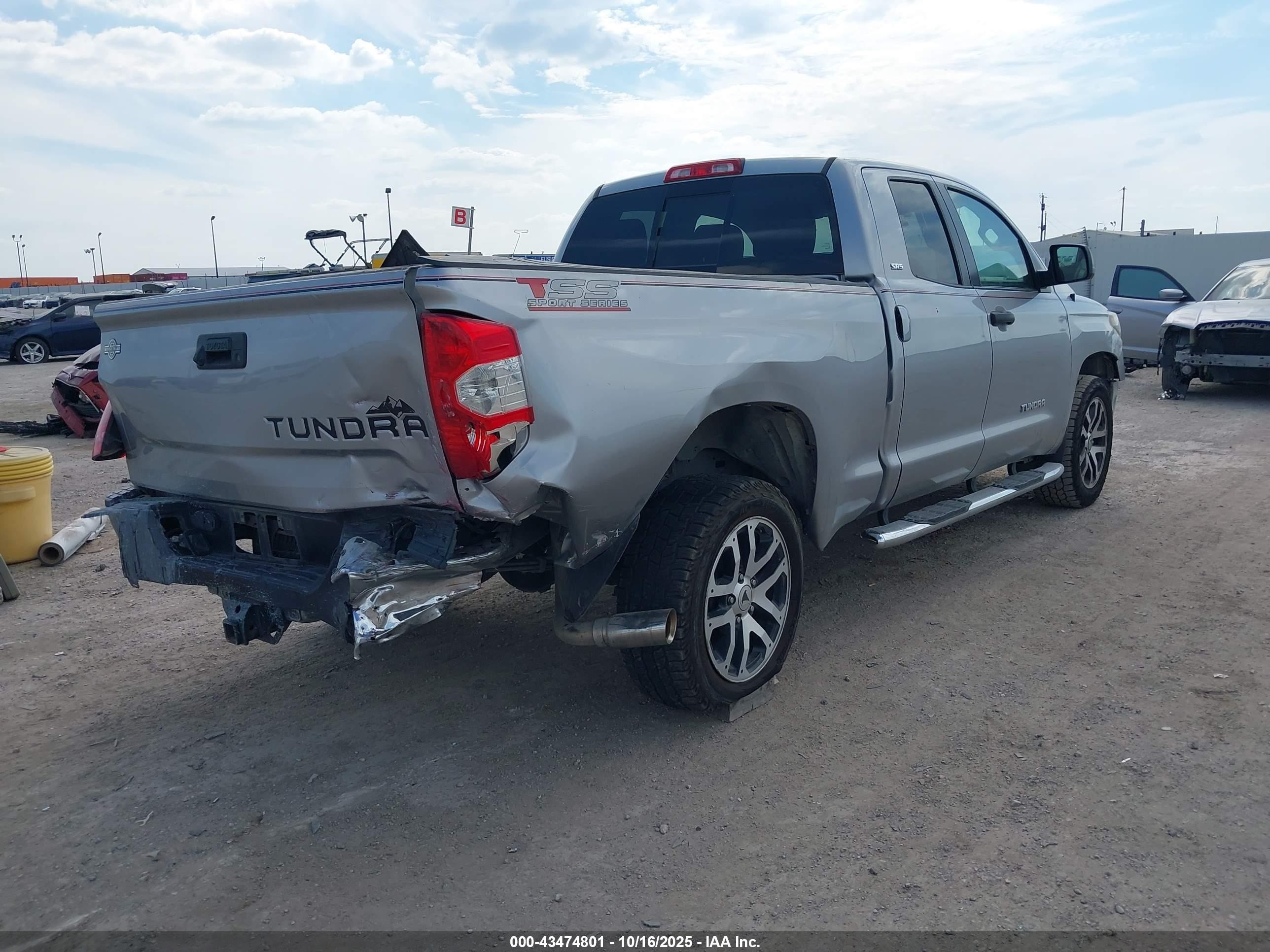 2018 Toyota Tundra Sr5 4.6l V8 Серебряный vin: 5TFRM5F14JX125410