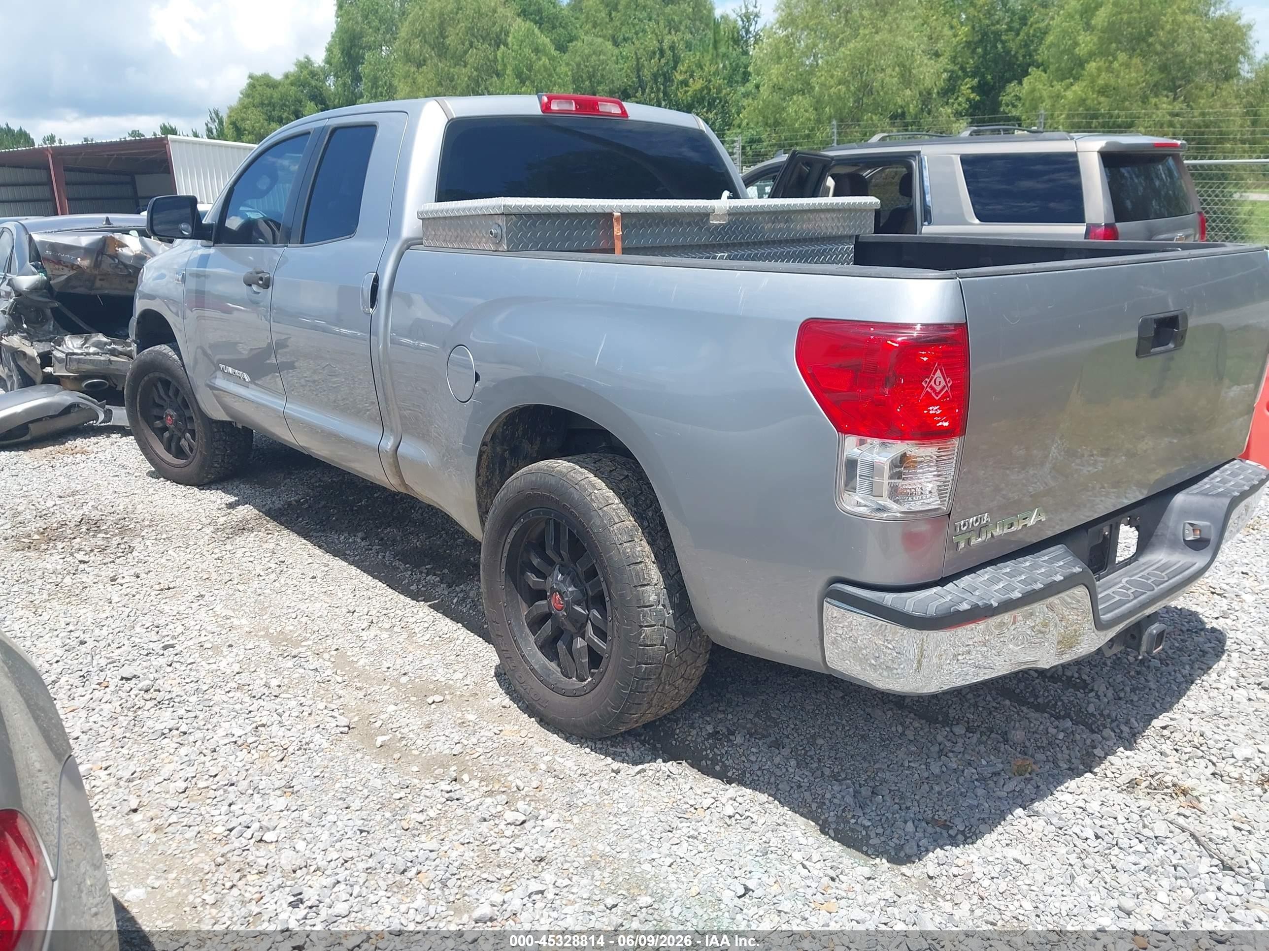 2010 Toyota Tundra Grade 4.6l V8 Silver vin: 5TFRM5F15AX003655