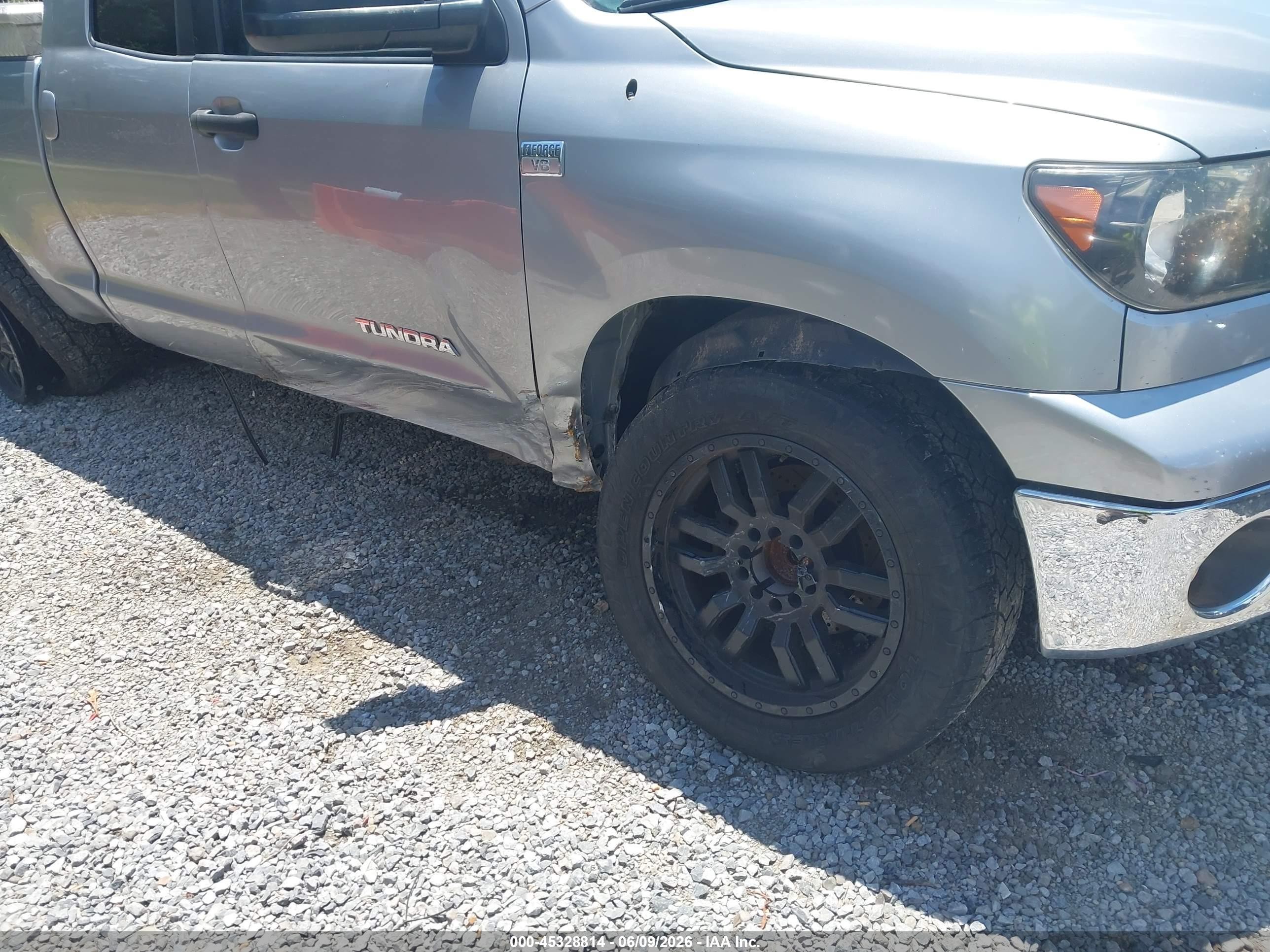 2010 Toyota Tundra Grade 4.6l V8 Silver vin: 5TFRM5F15AX003655