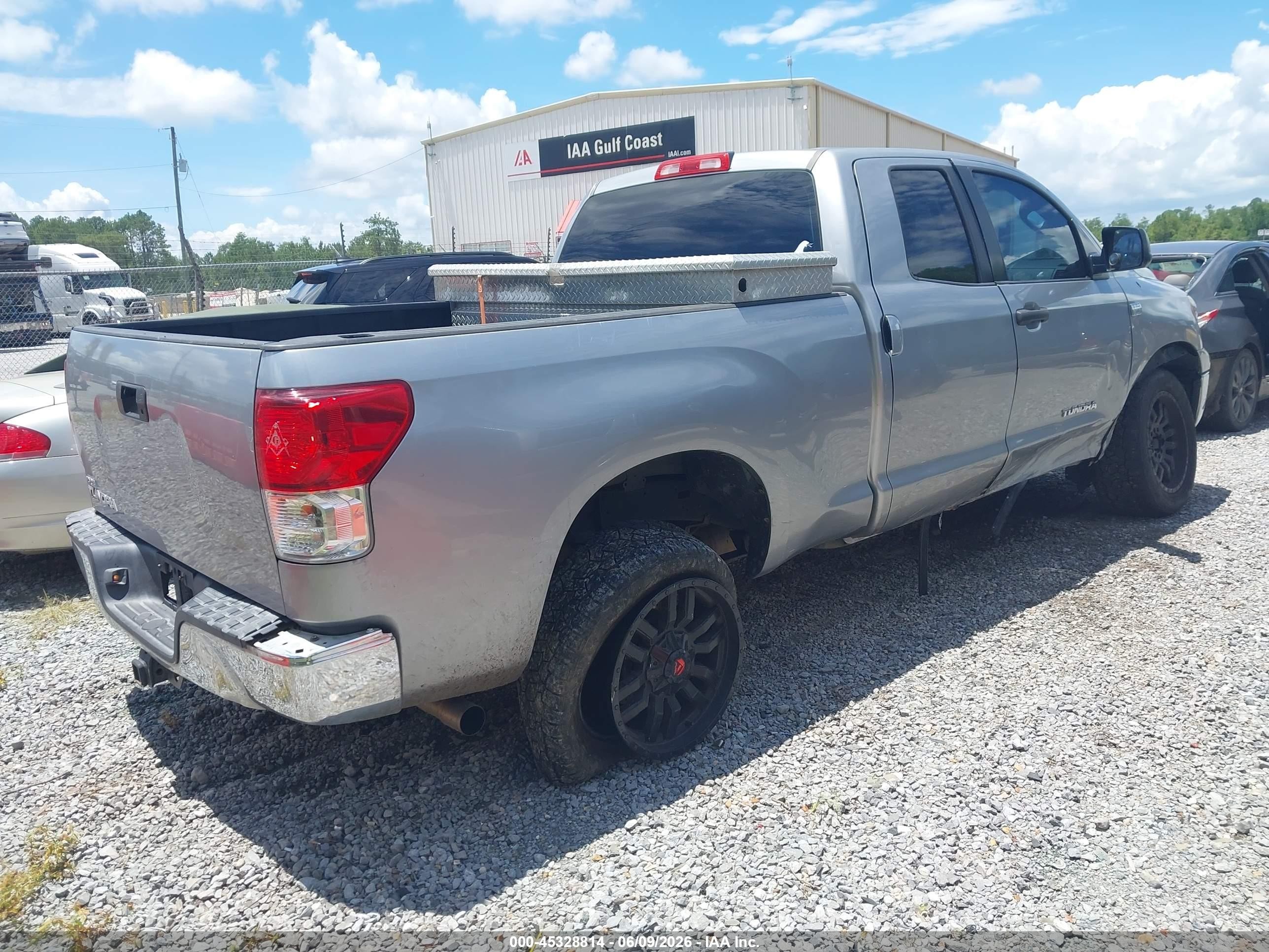 2010 Toyota Tundra Grade 4.6l V8 Silver vin: 5TFRM5F15AX003655