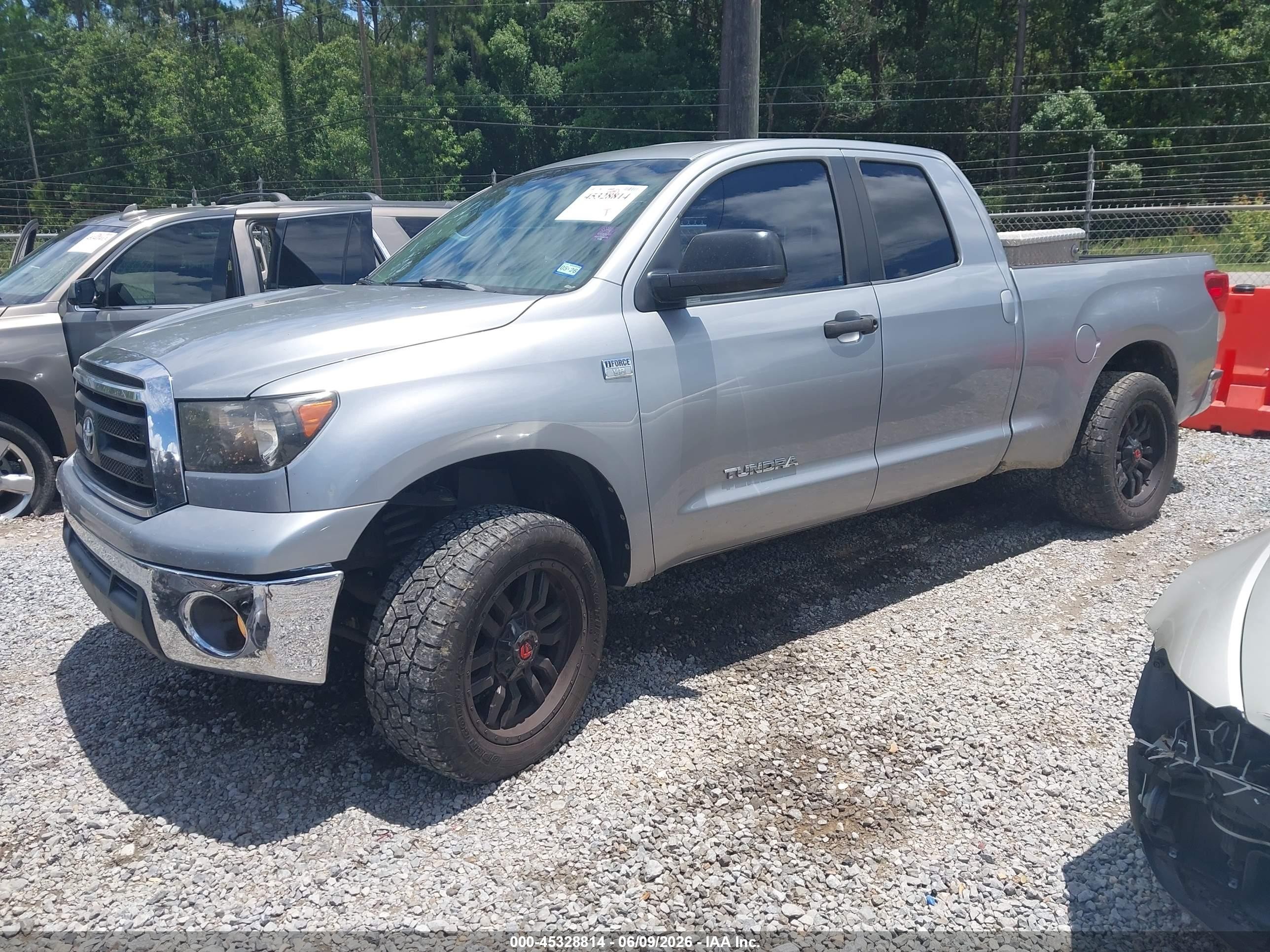 2010 Toyota Tundra Grade 4.6l V8 Silver vin: 5TFRM5F15AX003655