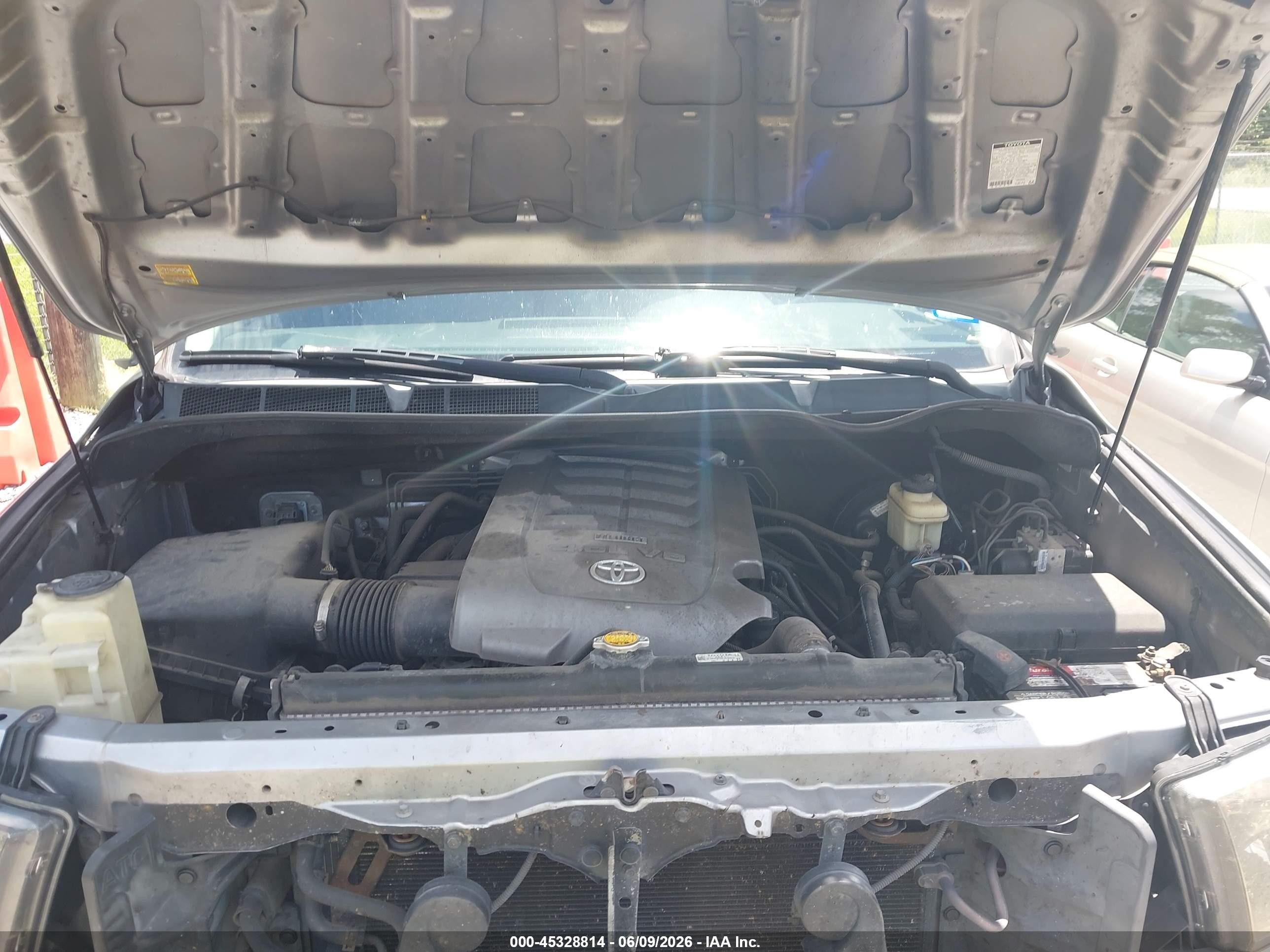 2010 Toyota Tundra Grade 4.6l V8 Silver vin: 5TFRM5F15AX003655
