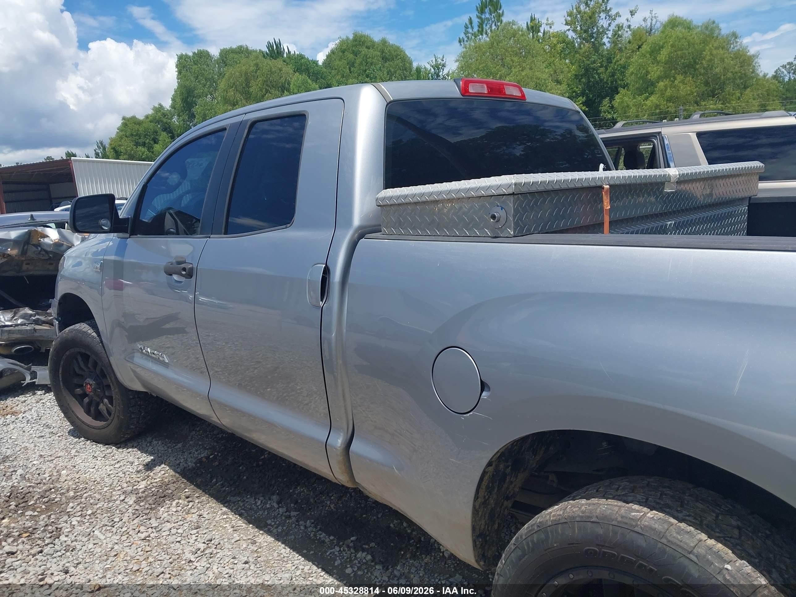2010 Toyota Tundra Grade 4.6l V8 Silver vin: 5TFRM5F15AX003655