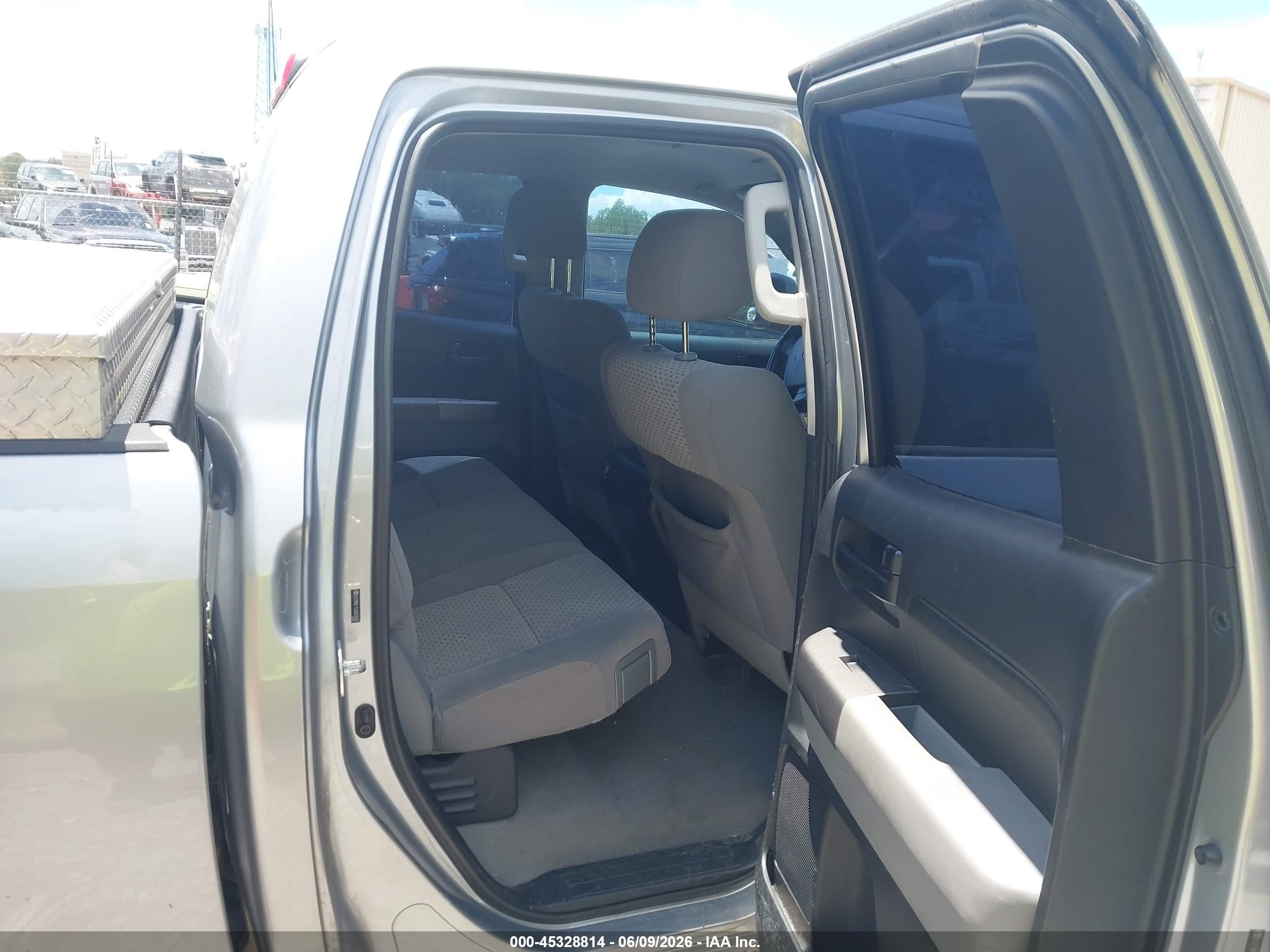 2010 Toyota Tundra Grade 4.6l V8 Silver vin: 5TFRM5F15AX003655
