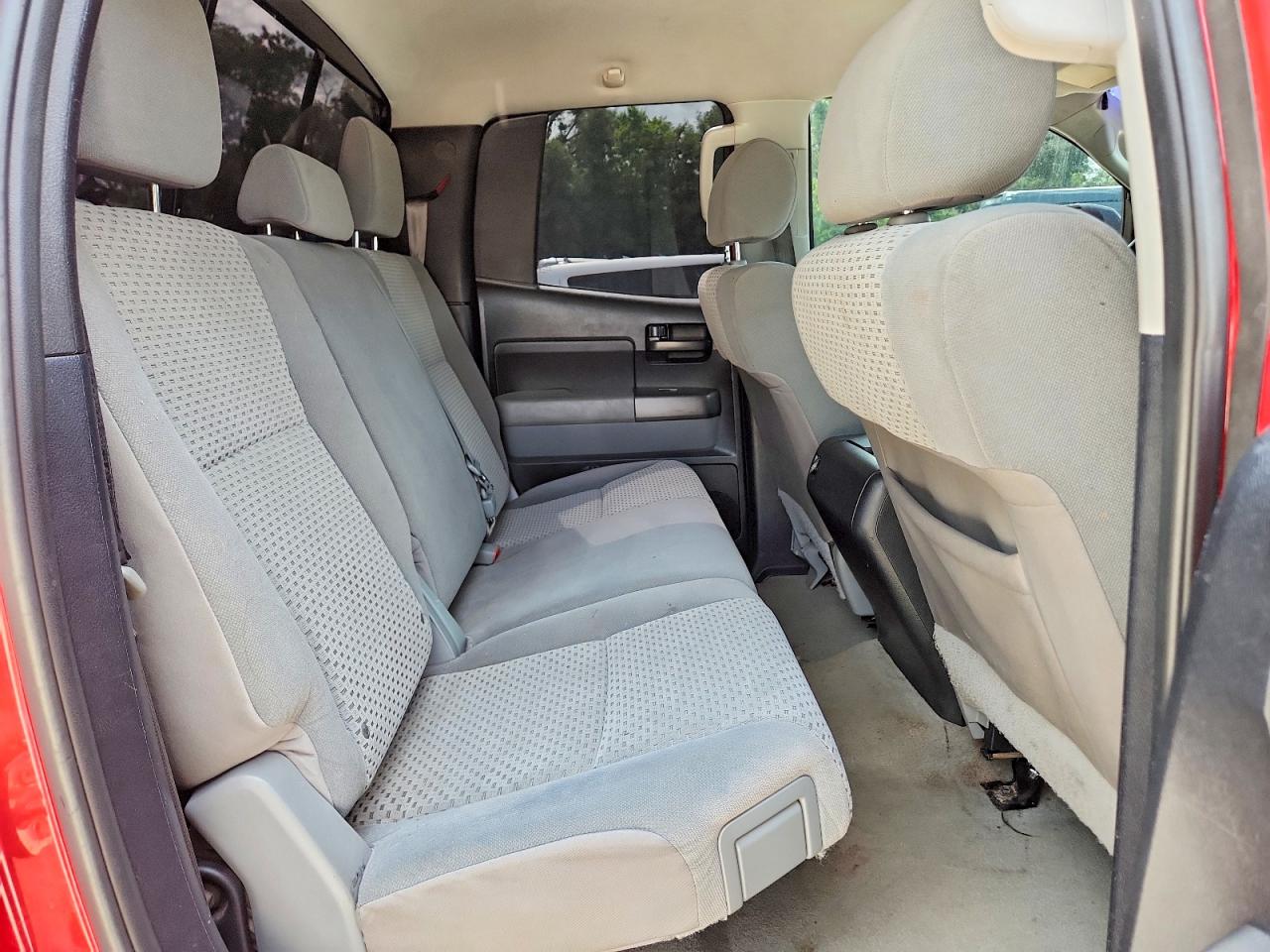 2010 Toyota Tundra Red vin: 5TFRM5F15AX019581