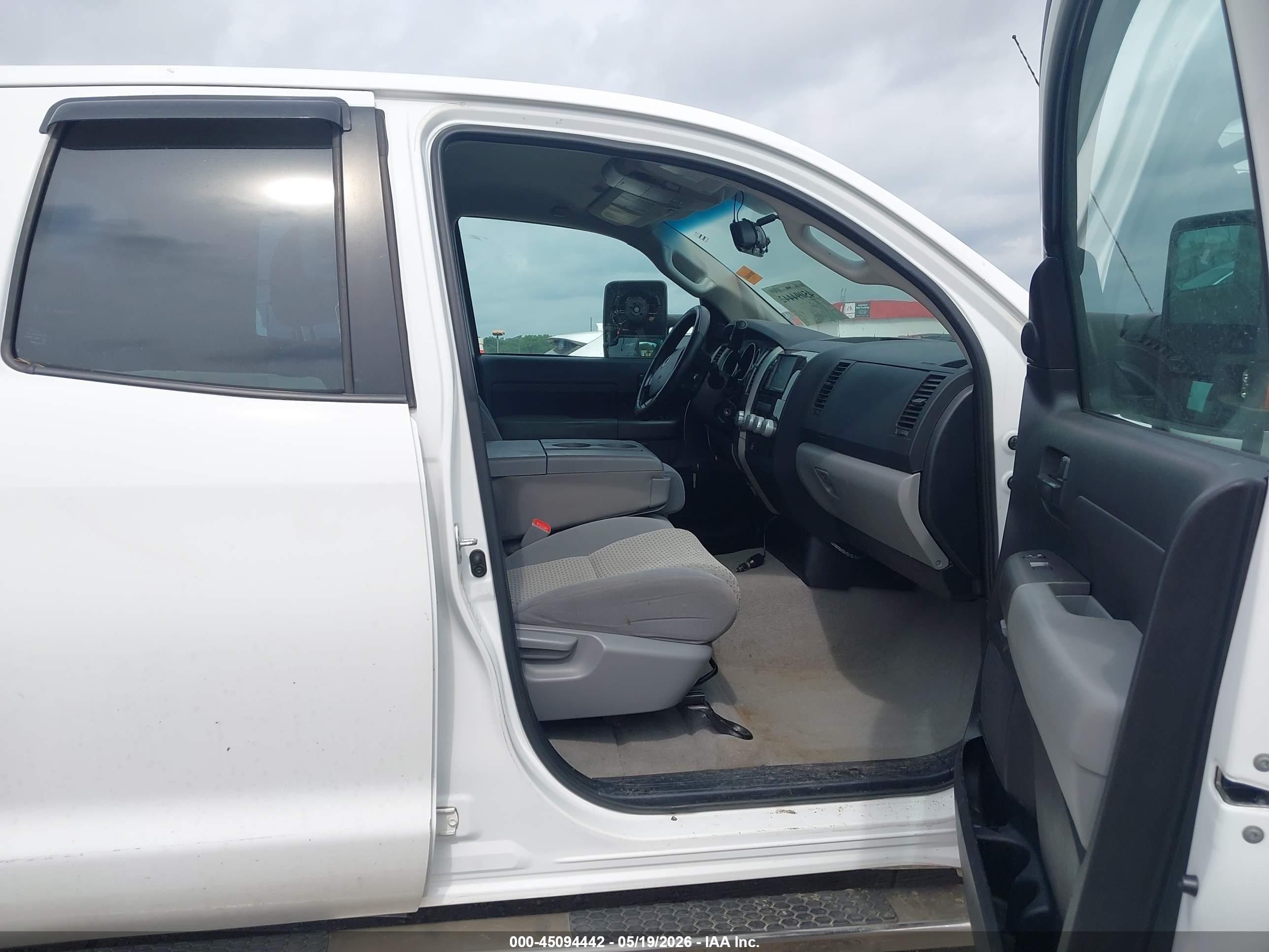 2011 Toyota Tundra Grade 4.6l V8 White vin: 5TFRM5F15BX026340