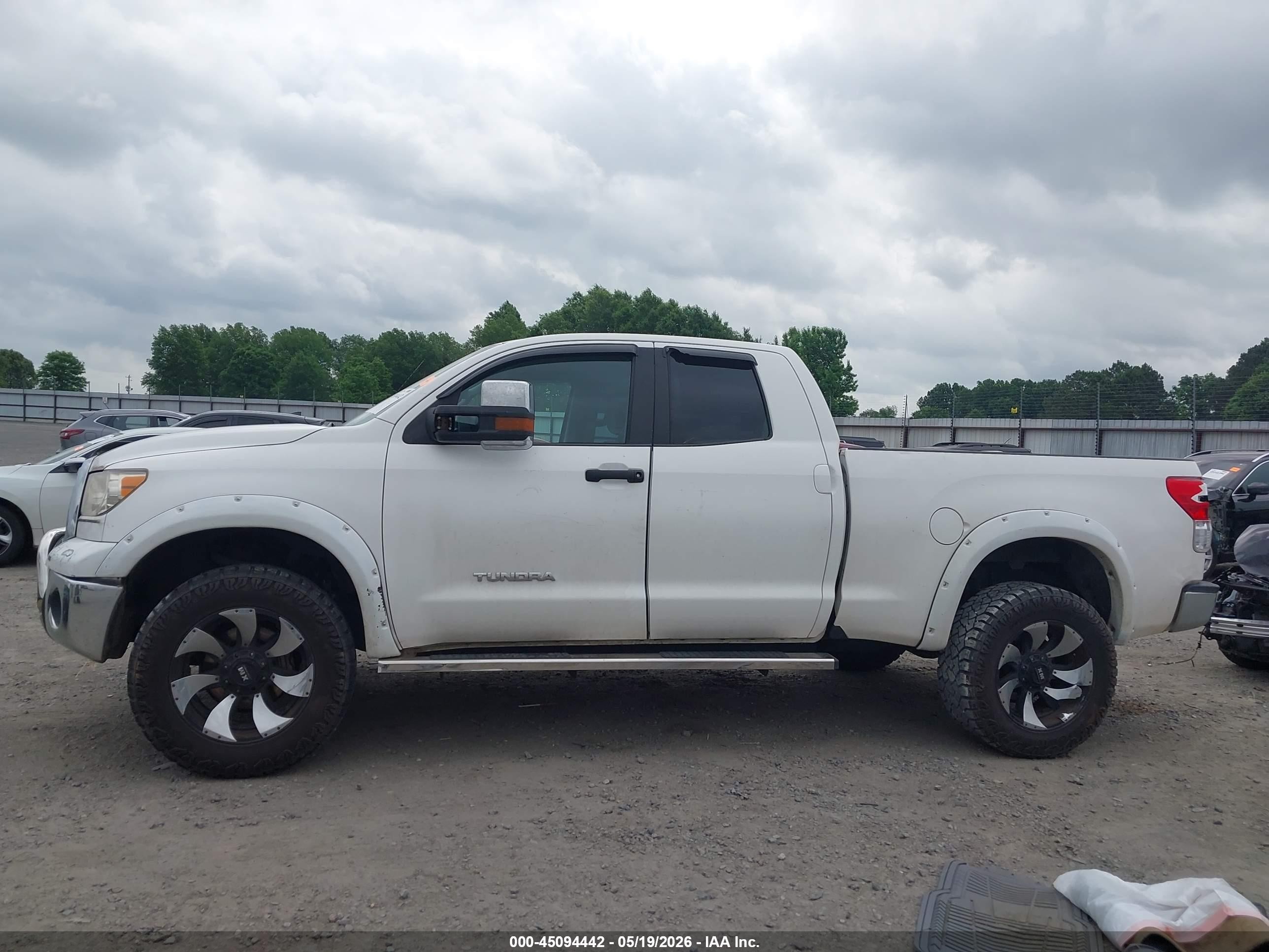 2011 Toyota Tundra Grade 4.6l V8 White vin: 5TFRM5F15BX026340