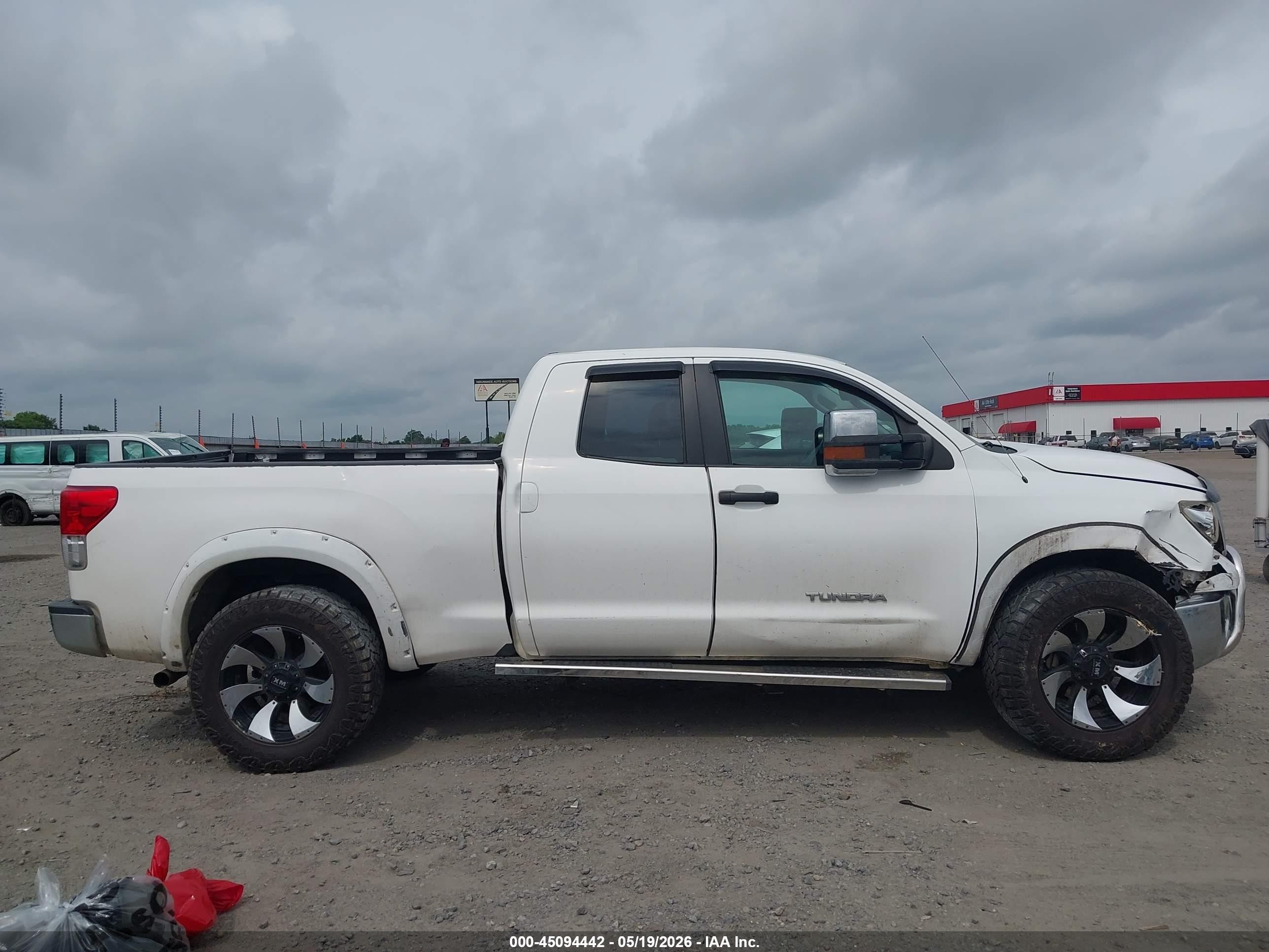 2011 Toyota Tundra Grade 4.6l V8 White vin: 5TFRM5F15BX026340