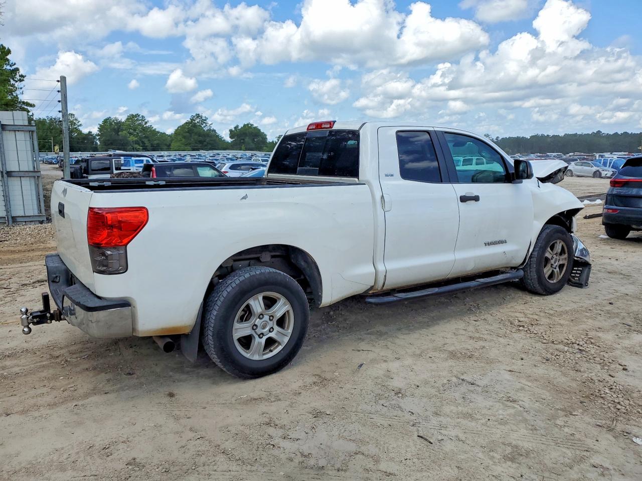 2011 Toyota Tundra Double Cab Sr5 White vin: 5TFRM5F15BX035989