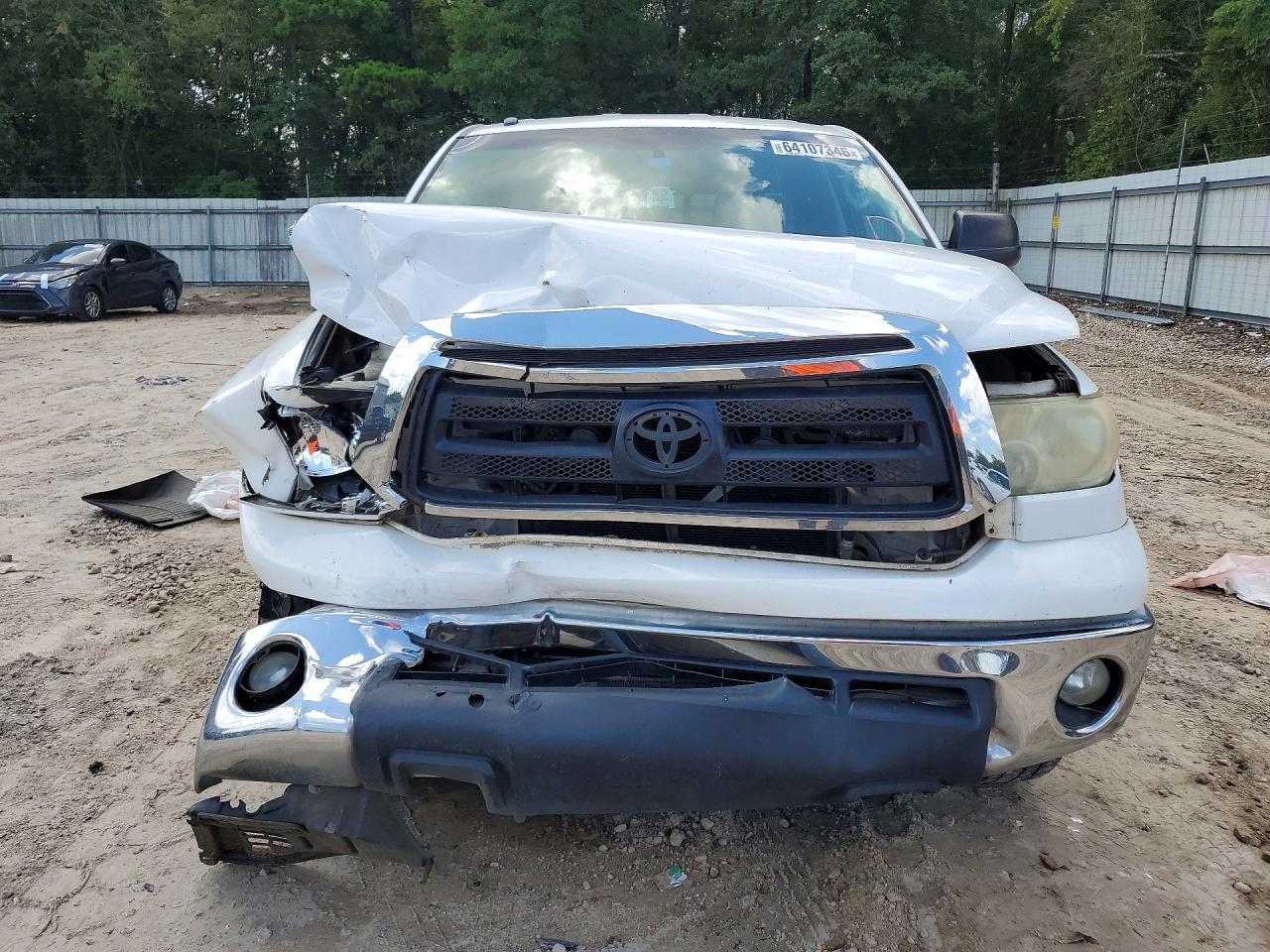 2011 Toyota Tundra Double Cab Sr5 White vin: 5TFRM5F15BX035989