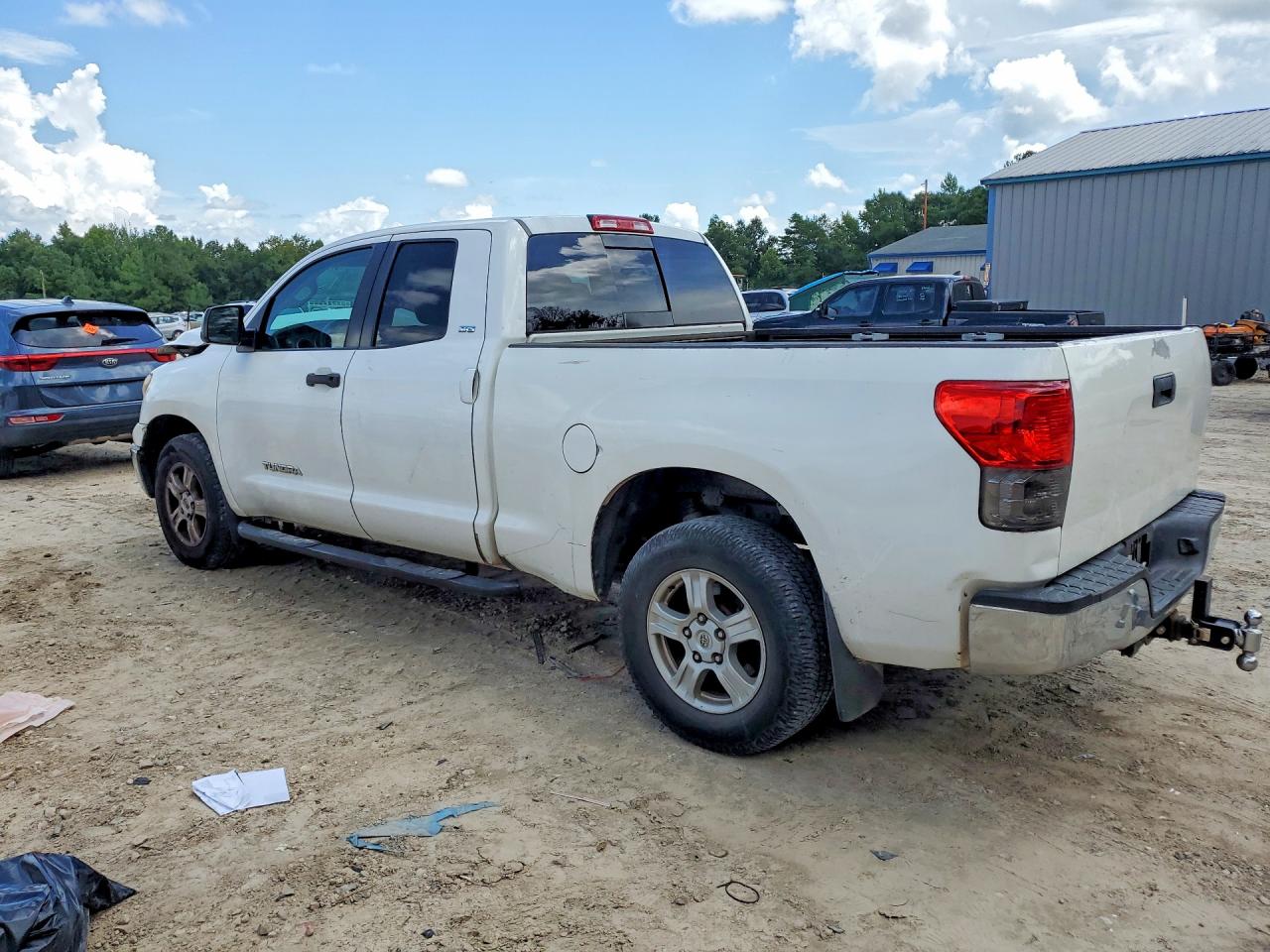 2011 Toyota Tundra Double Cab Sr5 White vin: 5TFRM5F15BX035989