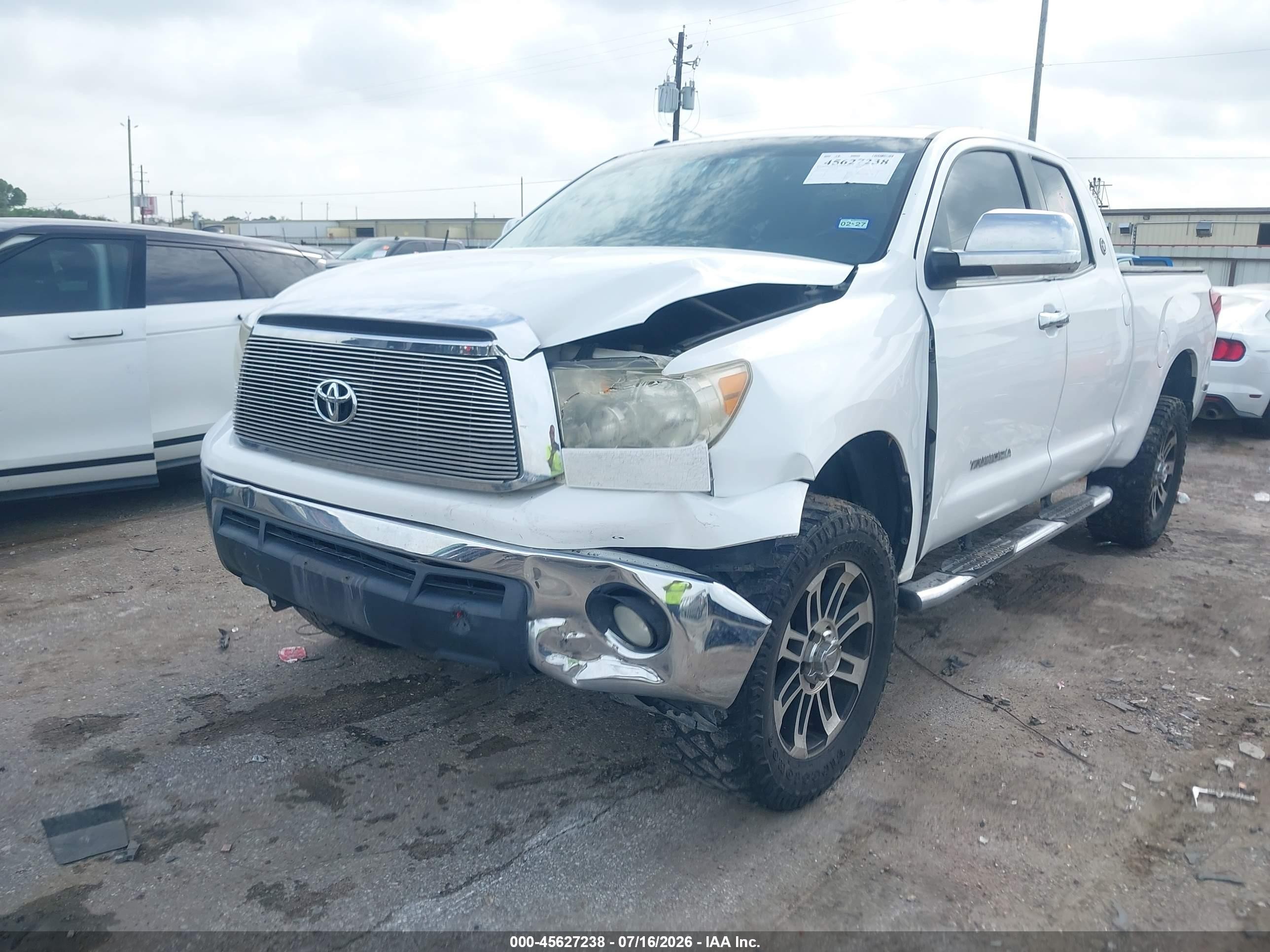 2012 Toyota Tundra Grade 4.6l V8 White vin: 5TFRM5F15CX040269