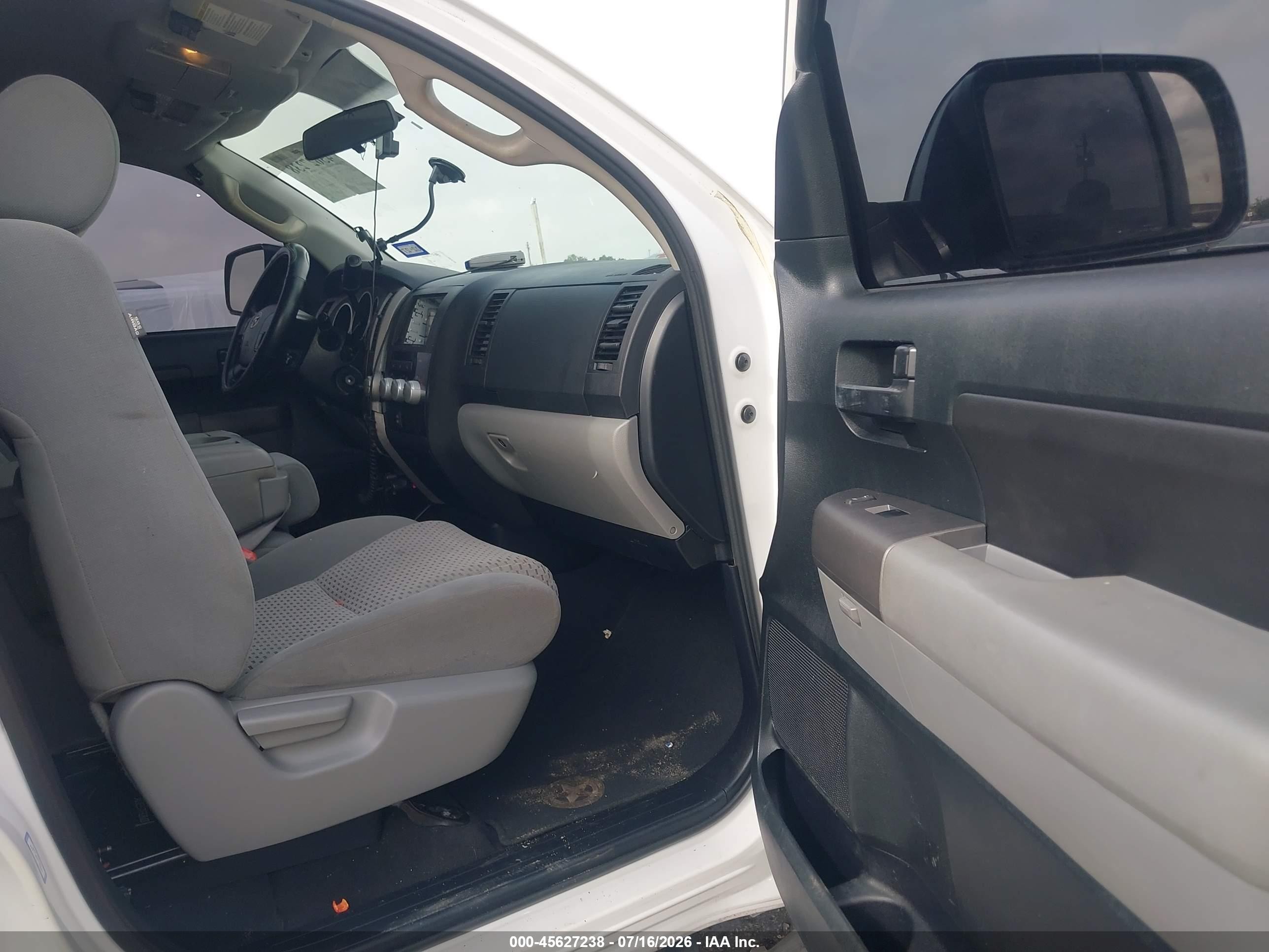 2012 Toyota Tundra Grade 4.6l V8 White vin: 5TFRM5F15CX040269