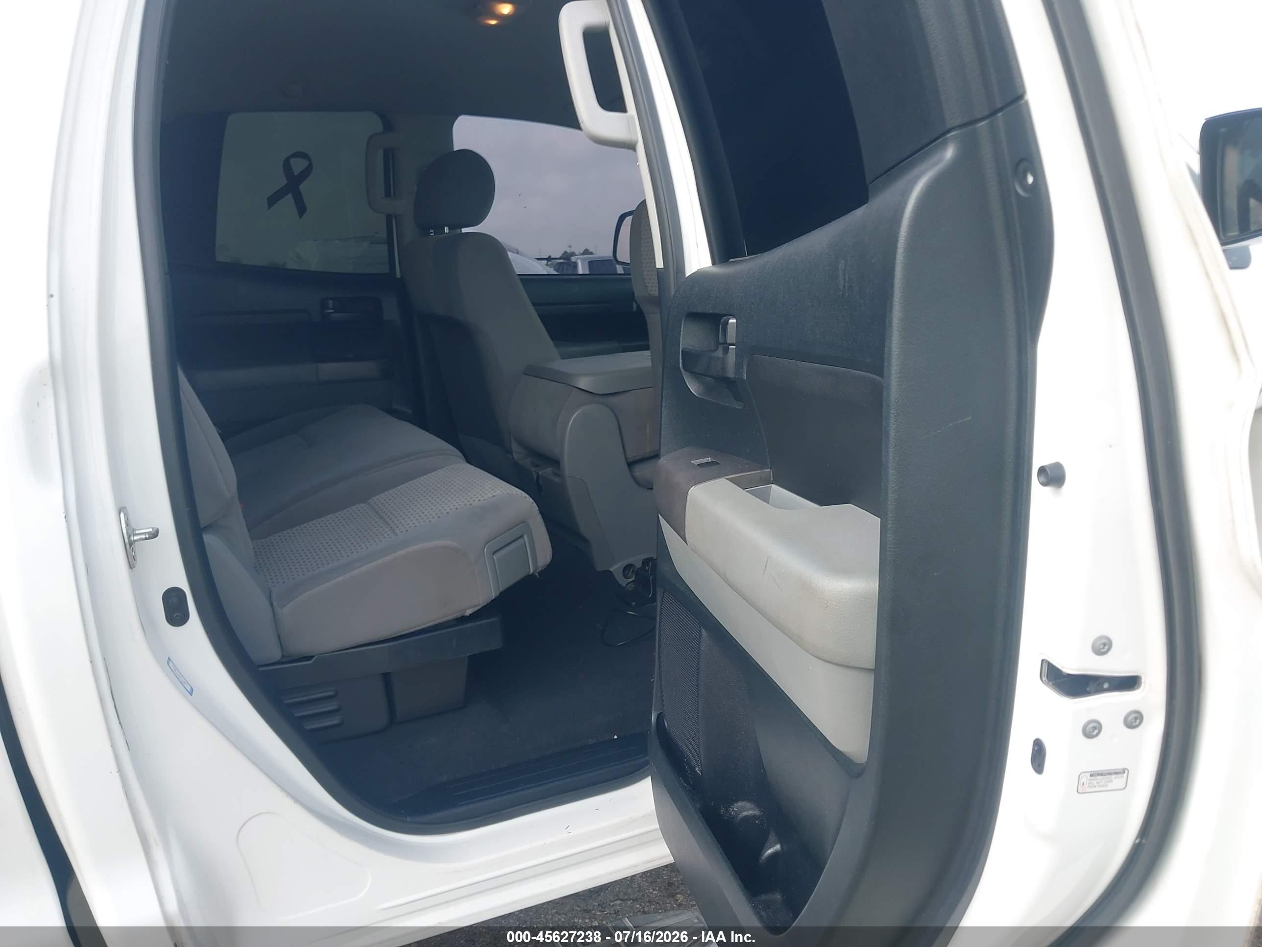 2012 Toyota Tundra Grade 4.6l V8 White vin: 5TFRM5F15CX040269