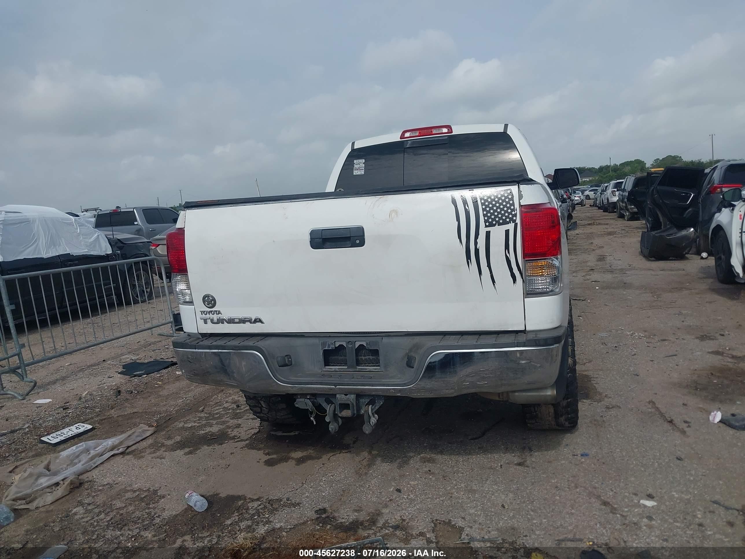 2012 Toyota Tundra Grade 4.6l V8 White vin: 5TFRM5F15CX040269