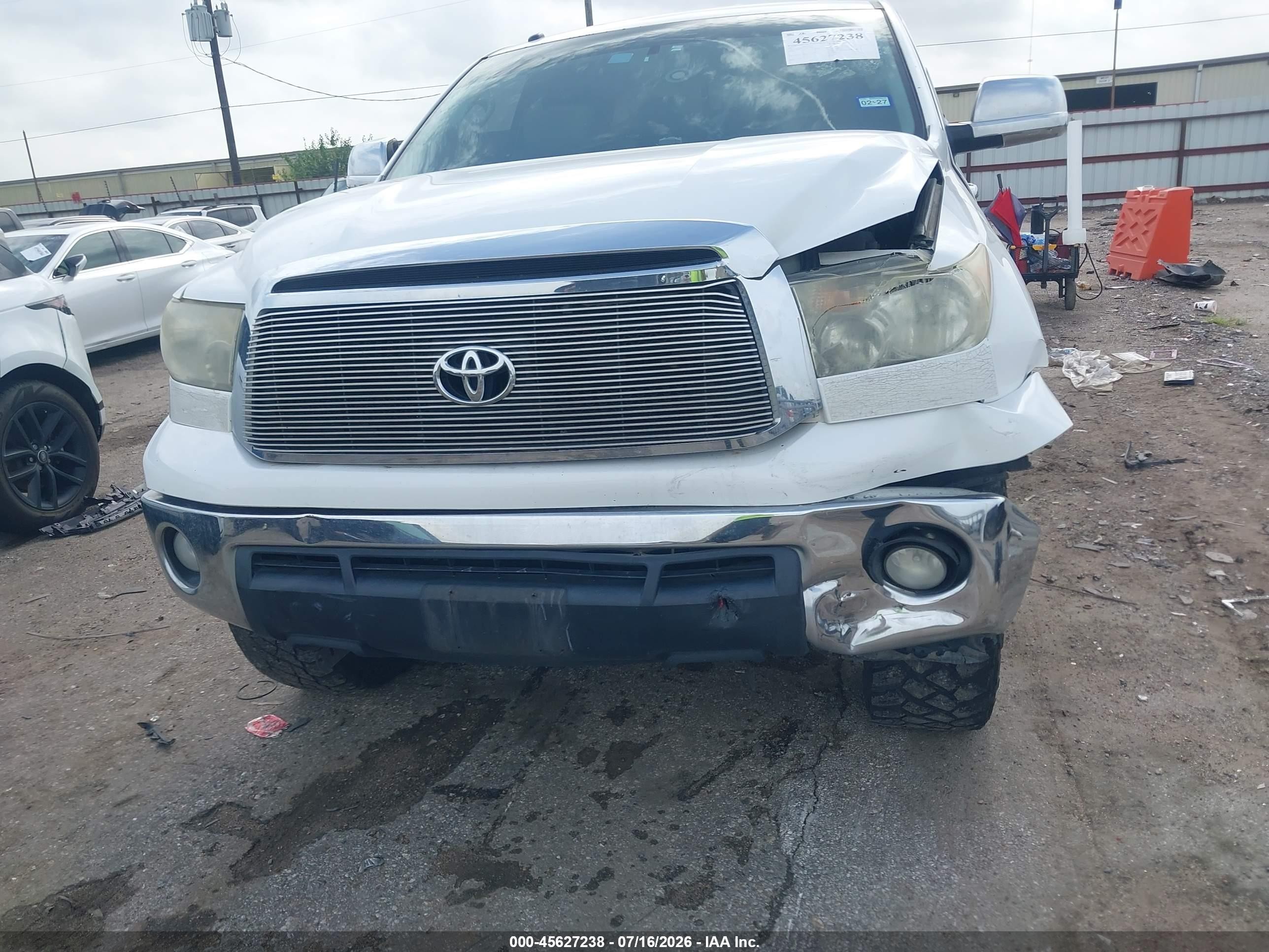 2012 Toyota Tundra Grade 4.6l V8 White vin: 5TFRM5F15CX040269
