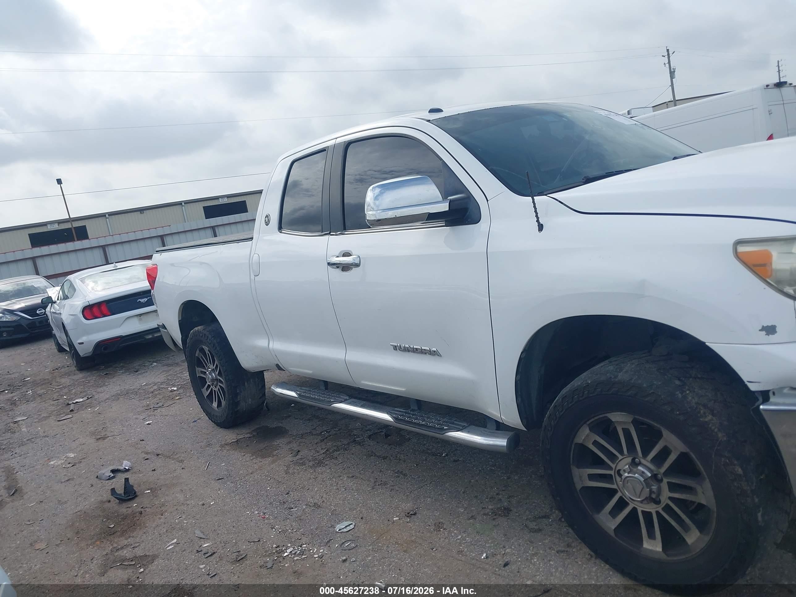2012 Toyota Tundra Grade 4.6l V8 White vin: 5TFRM5F15CX040269