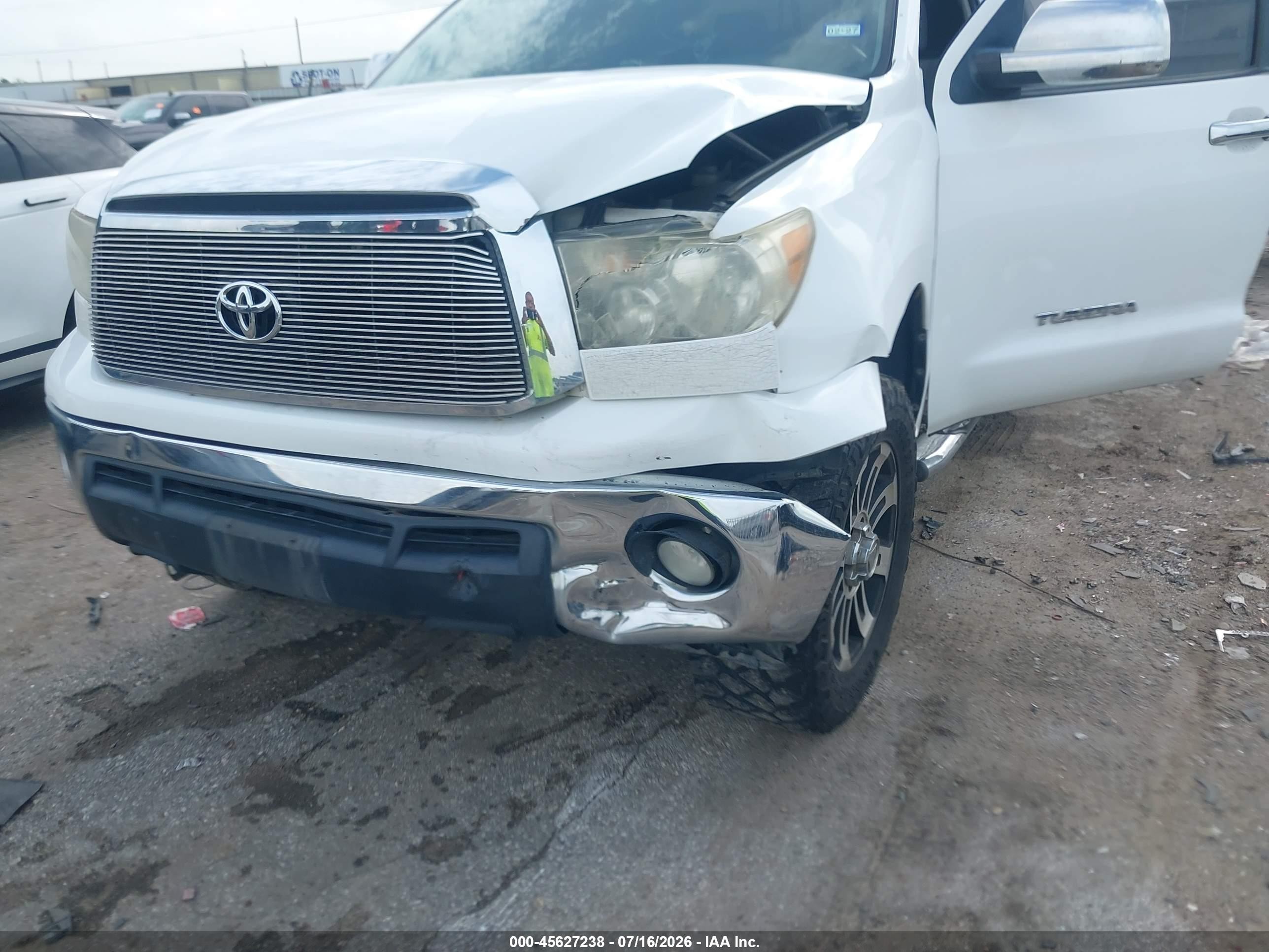 2012 Toyota Tundra Grade 4.6l V8 White vin: 5TFRM5F15CX040269