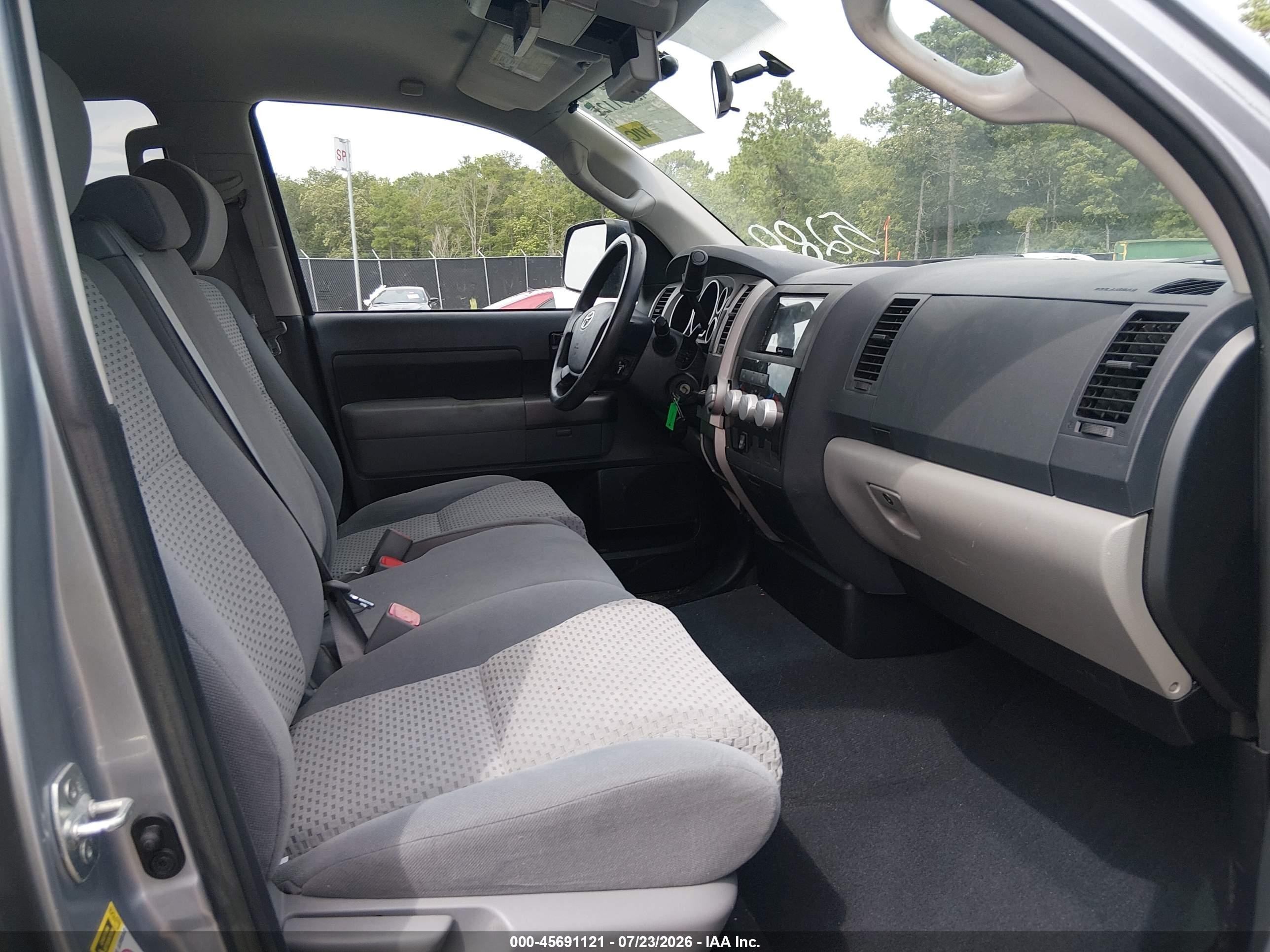 2013 Toyota Tundra Grade 4.6l V8 Silver vin: 5TFRM5F15DX063357