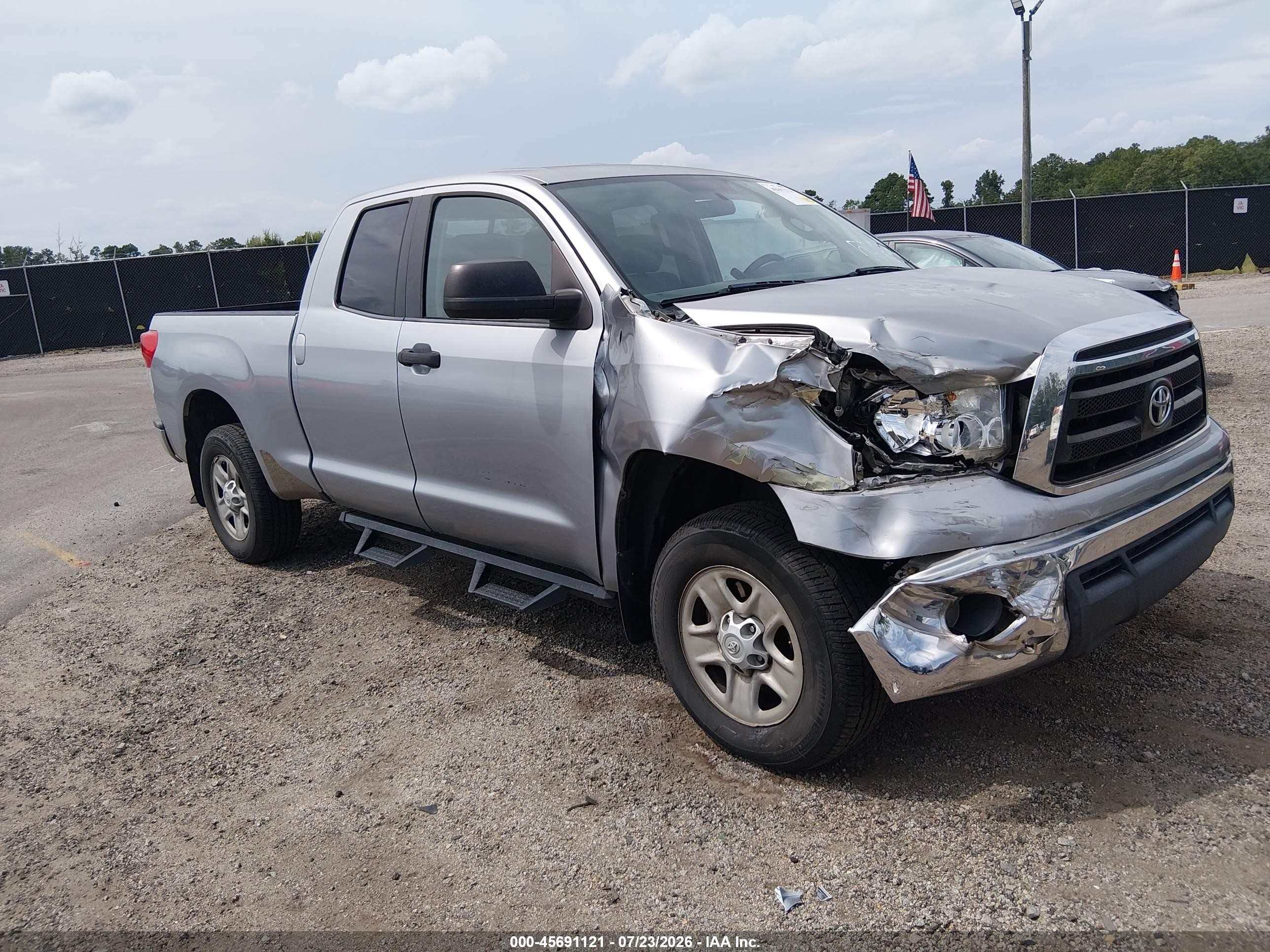 2013 Toyota Tundra Grade 4.6l V8 Silver vin: 5TFRM5F15DX063357