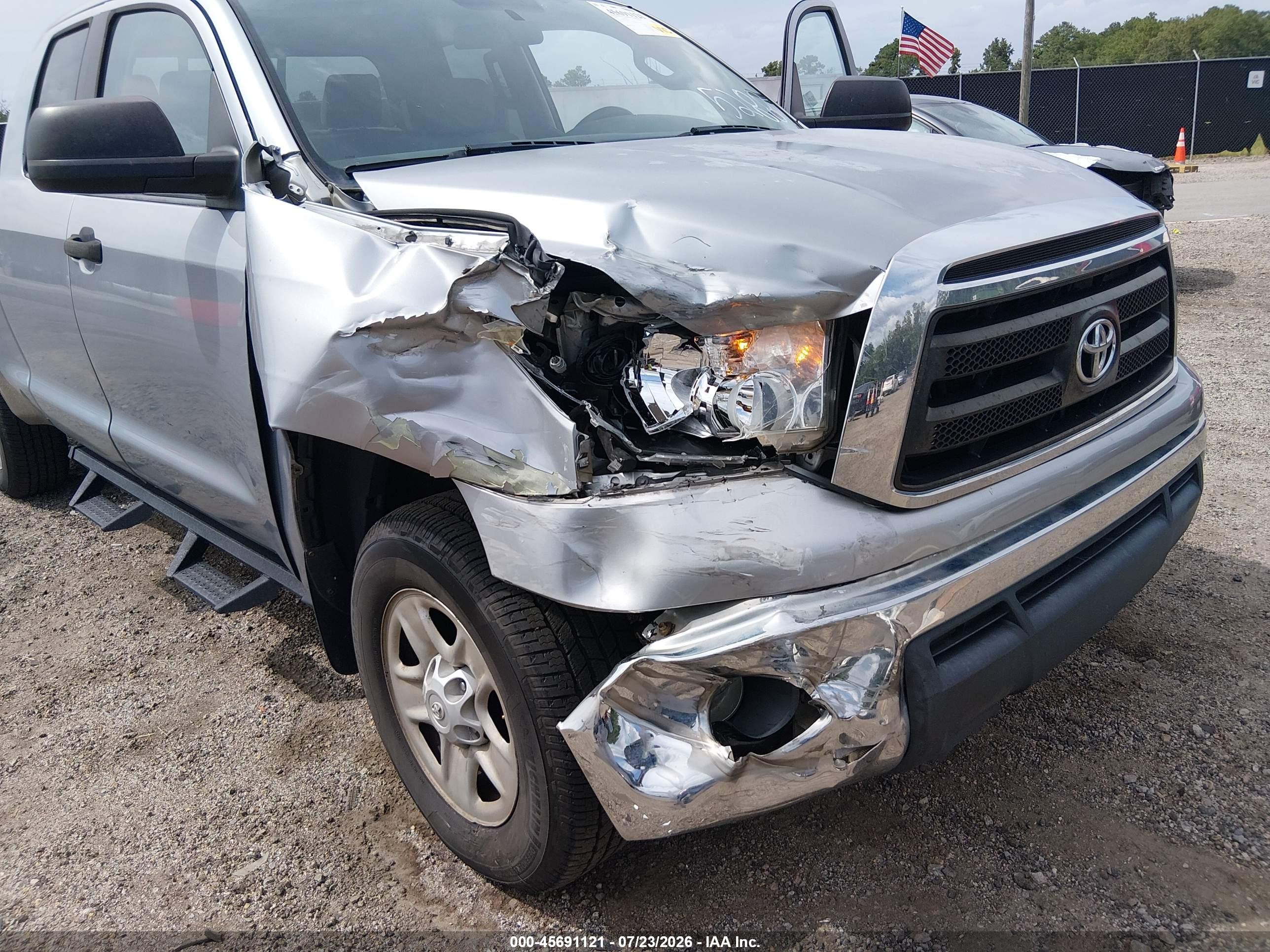 2013 Toyota Tundra Grade 4.6l V8 Silver vin: 5TFRM5F15DX063357