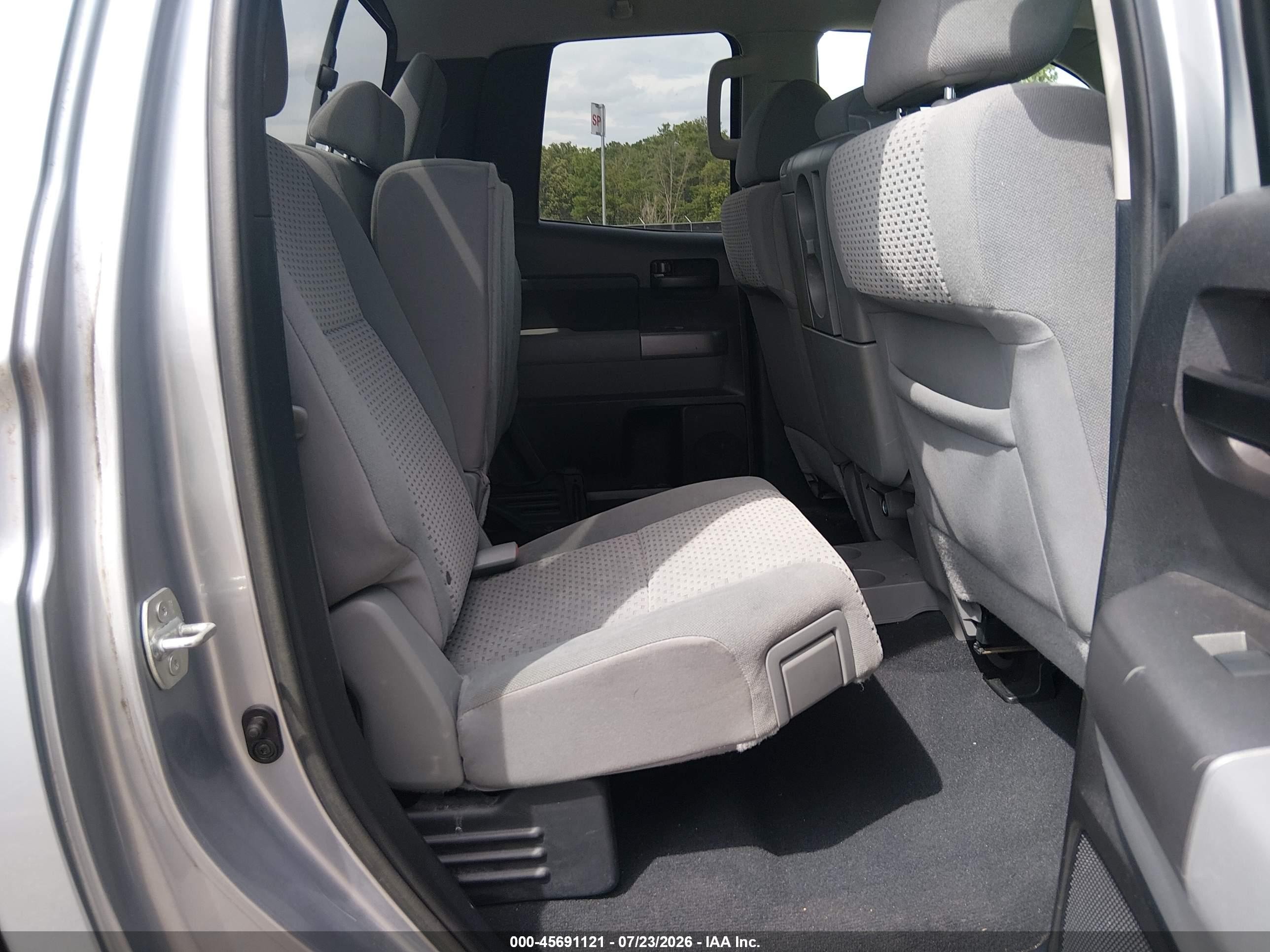 2013 Toyota Tundra Grade 4.6l V8 Silver vin: 5TFRM5F15DX063357