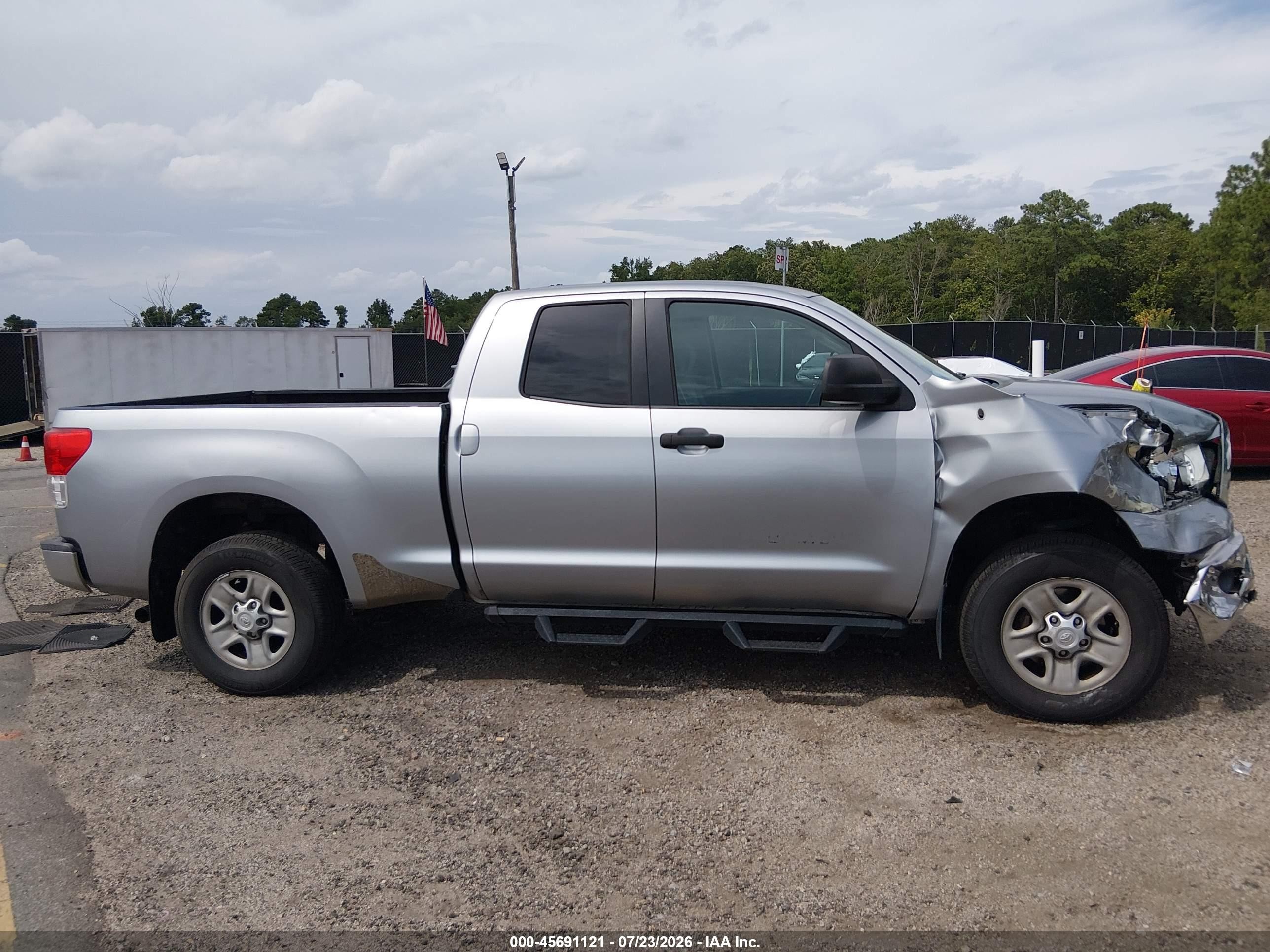2013 Toyota Tundra Grade 4.6l V8 Silver vin: 5TFRM5F15DX063357