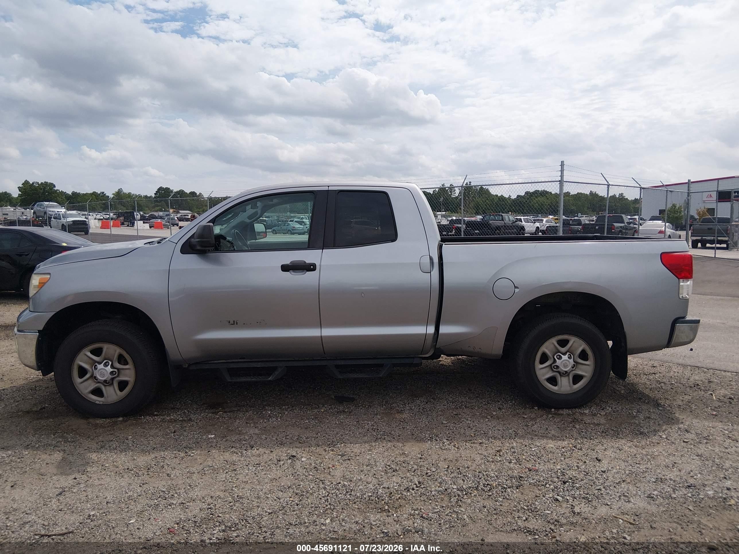 2013 Toyota Tundra Grade 4.6l V8 Silver vin: 5TFRM5F15DX063357