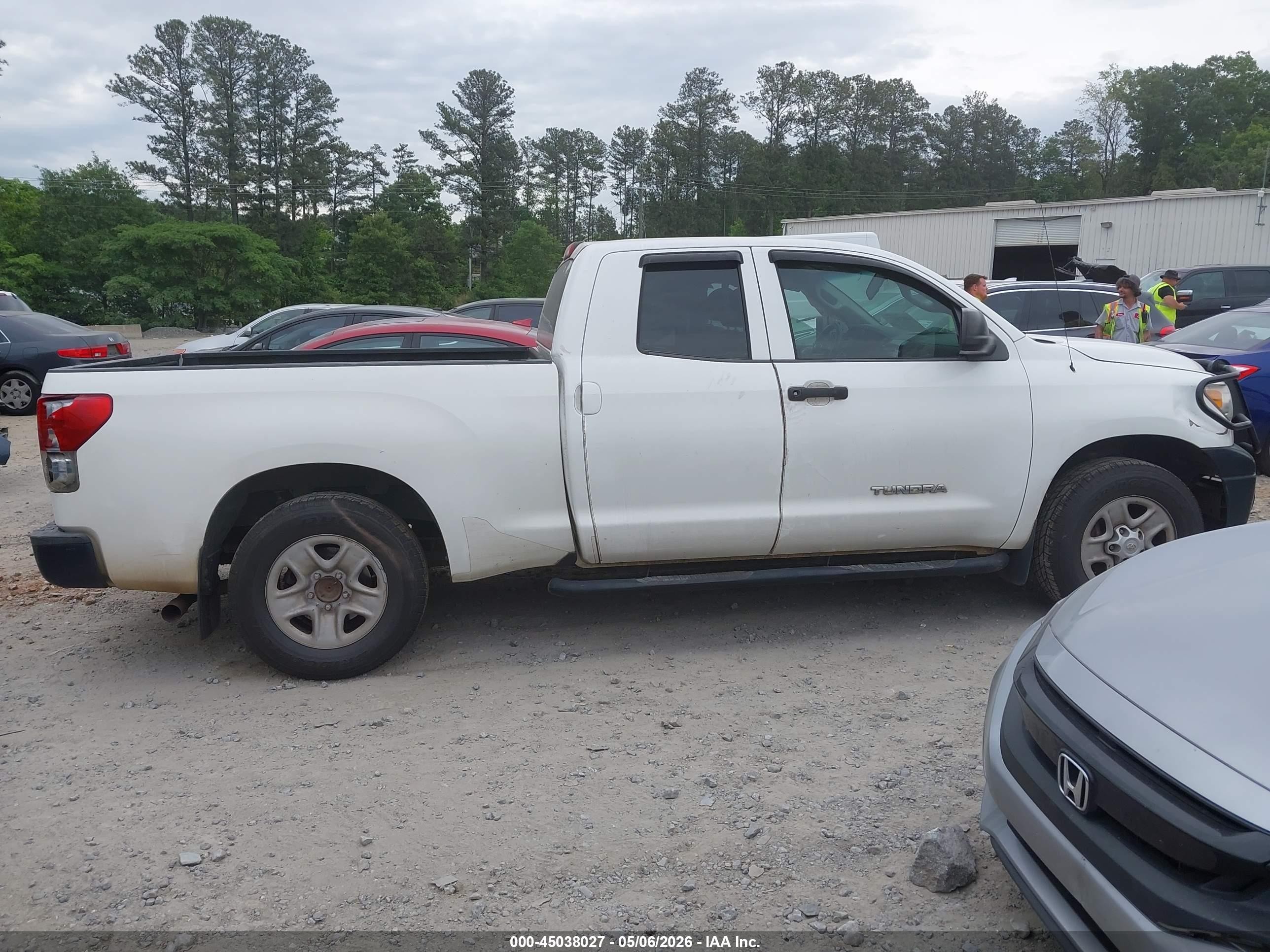 2013 Toyota Tundra Grade 4.6l V8 White vin: 5TFRM5F15DX063665