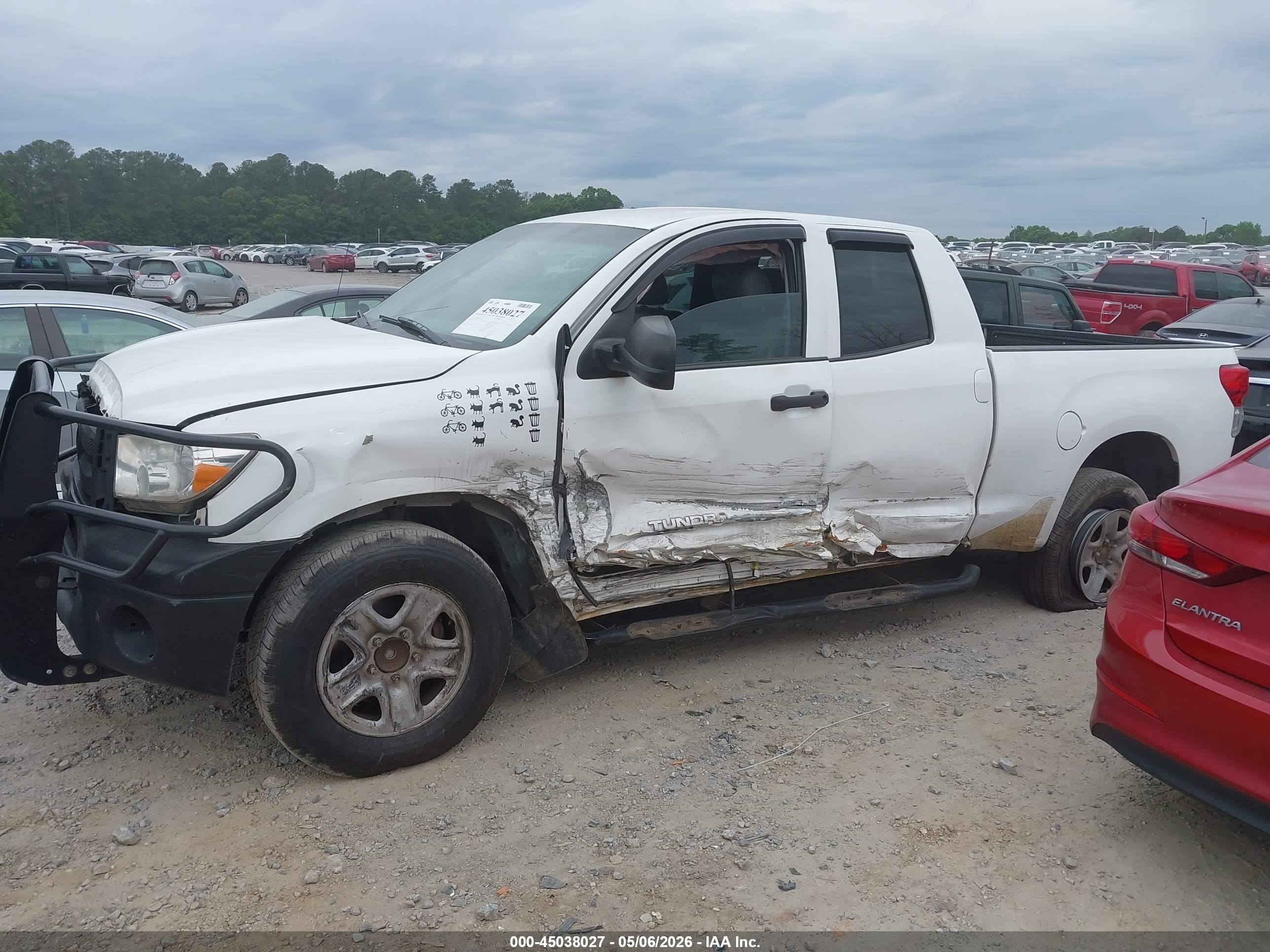 2013 Toyota Tundra Grade 4.6l V8 White vin: 5TFRM5F15DX063665