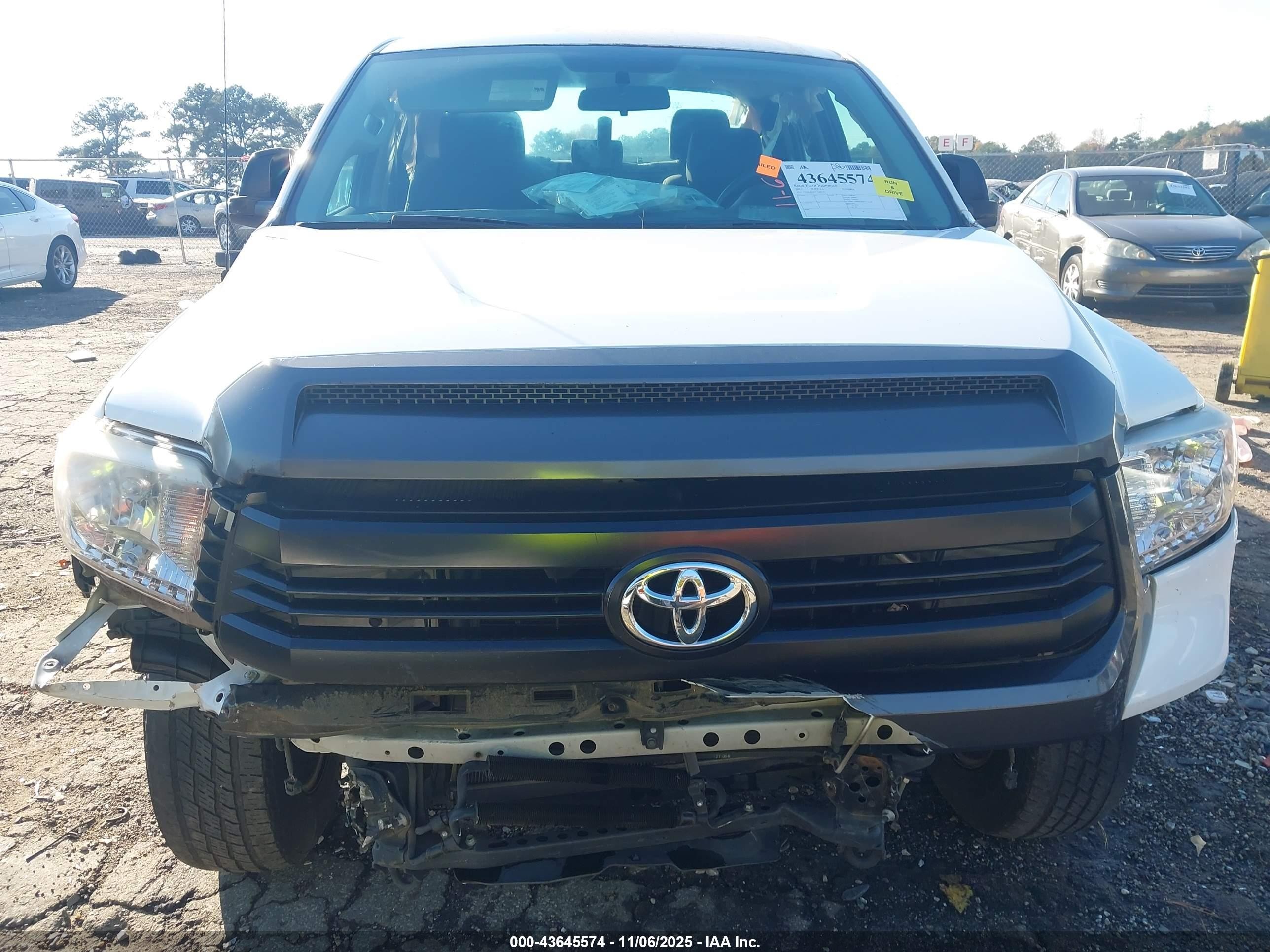 2015 Toyota Tundra Sr 4.6l V8 White vin: 5TFRM5F15FX090173