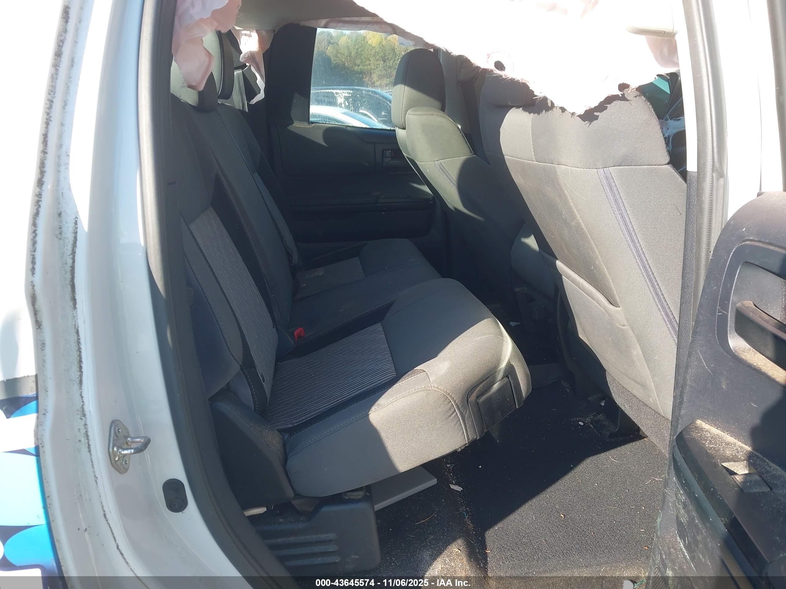 2015 Toyota Tundra Sr 4.6l V8 White vin: 5TFRM5F15FX090173