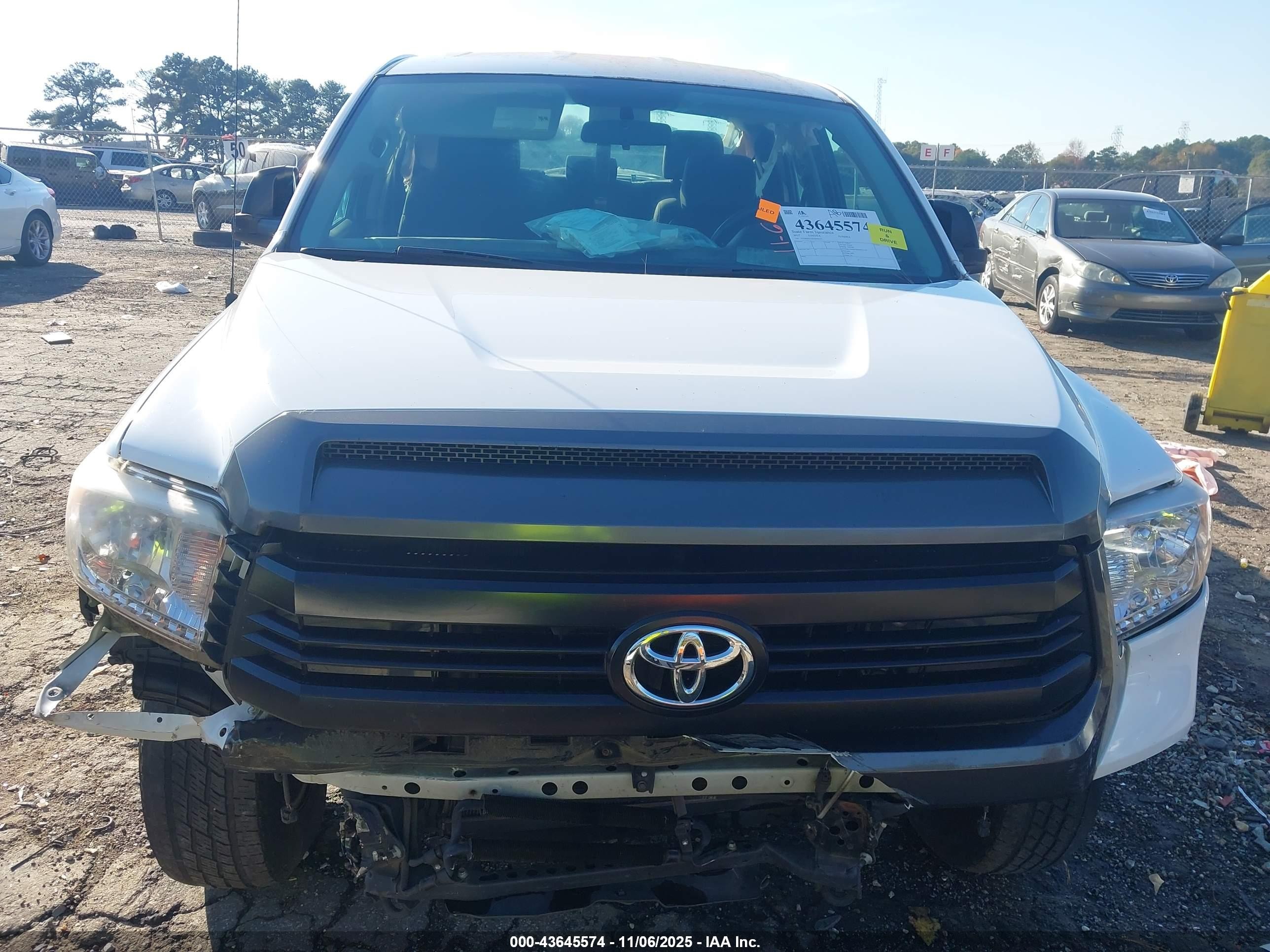2015 Toyota Tundra Sr 4.6l V8 White vin: 5TFRM5F15FX090173