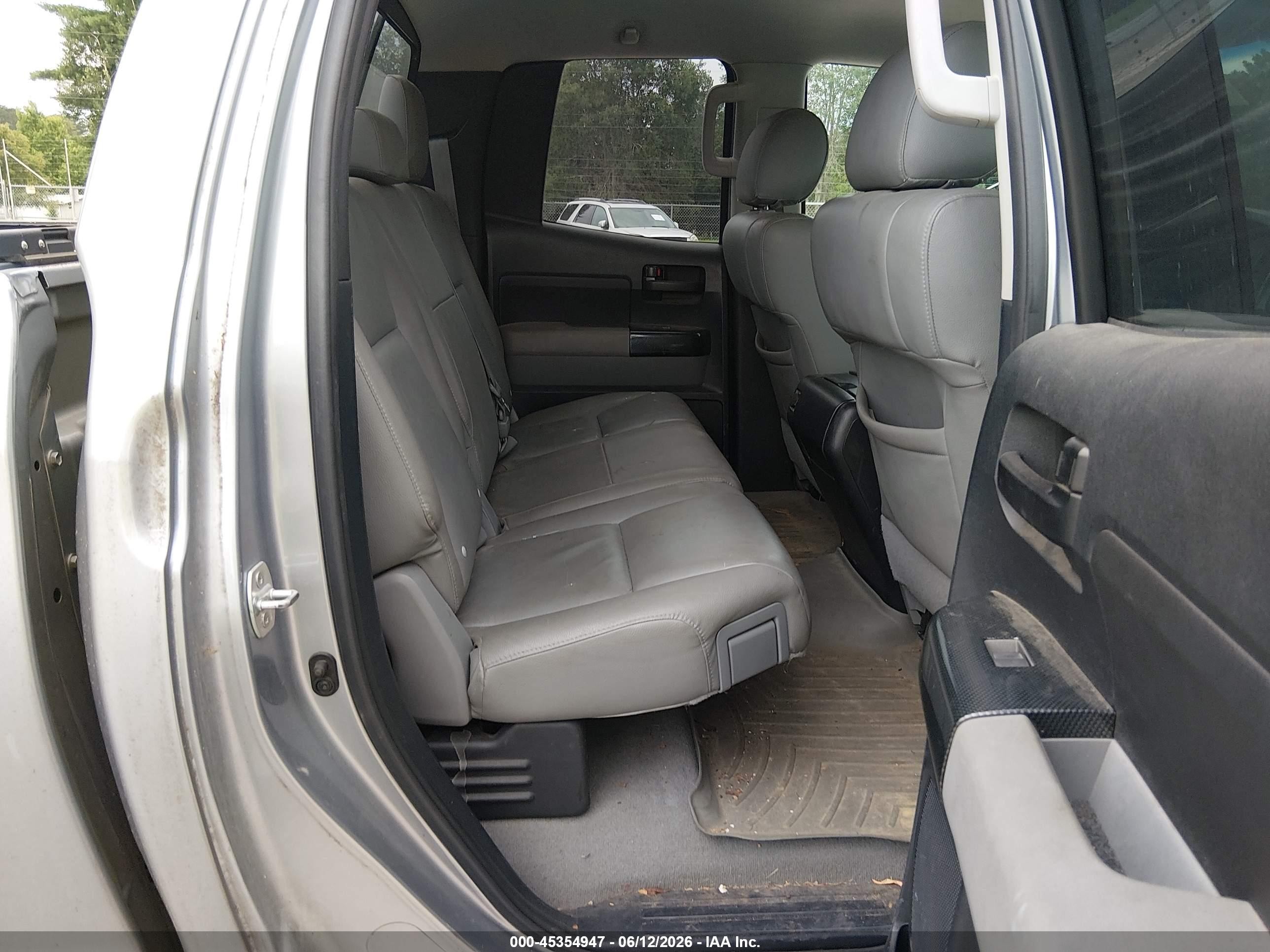 2010 Toyota Tundra Grade 4.6l V8 Серебряный vin: 5TFRM5F16AX019413