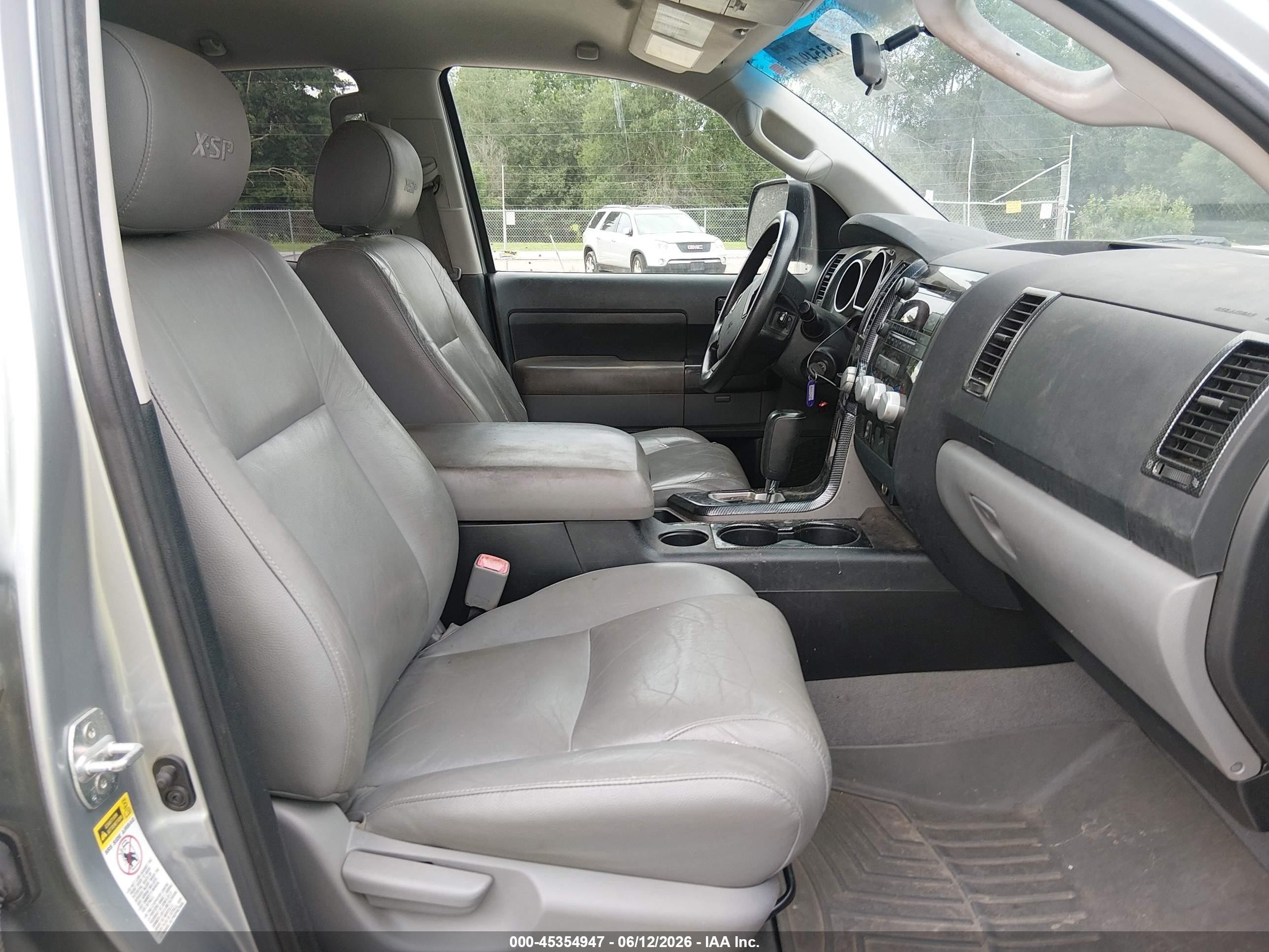 2010 Toyota Tundra Grade 4.6l V8 Серебряный vin: 5TFRM5F16AX019413